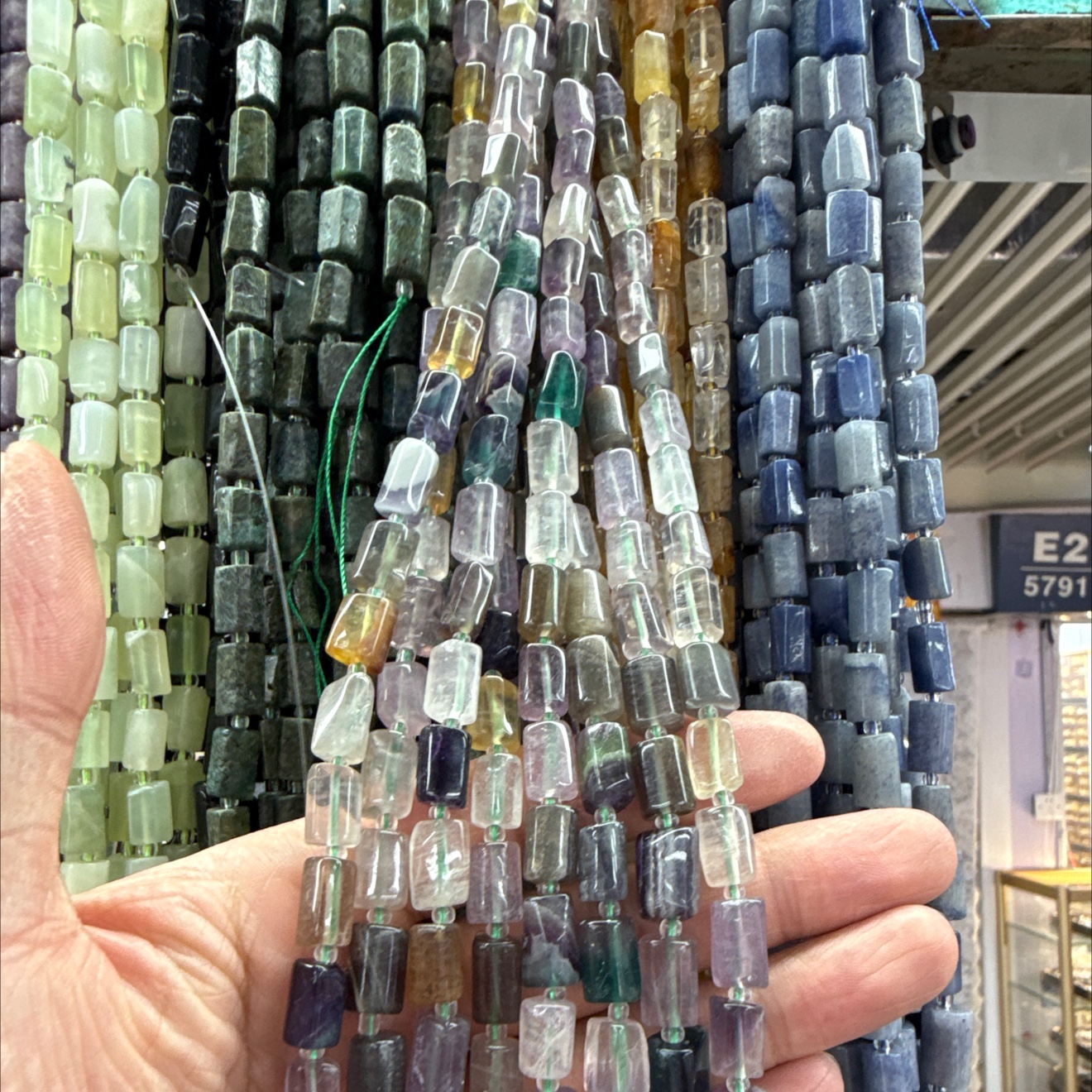 圆柱莹石DIY手链 独特设计 精美工艺 环保材料 手工制作 珠宝首饰