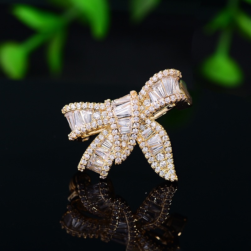 "National Trend Series 0112 Omar Accessories: Small and exquisite bow brooch, full of zirconium style, versatile corsage, niche and creative clothing accessories pin. Application Scenario