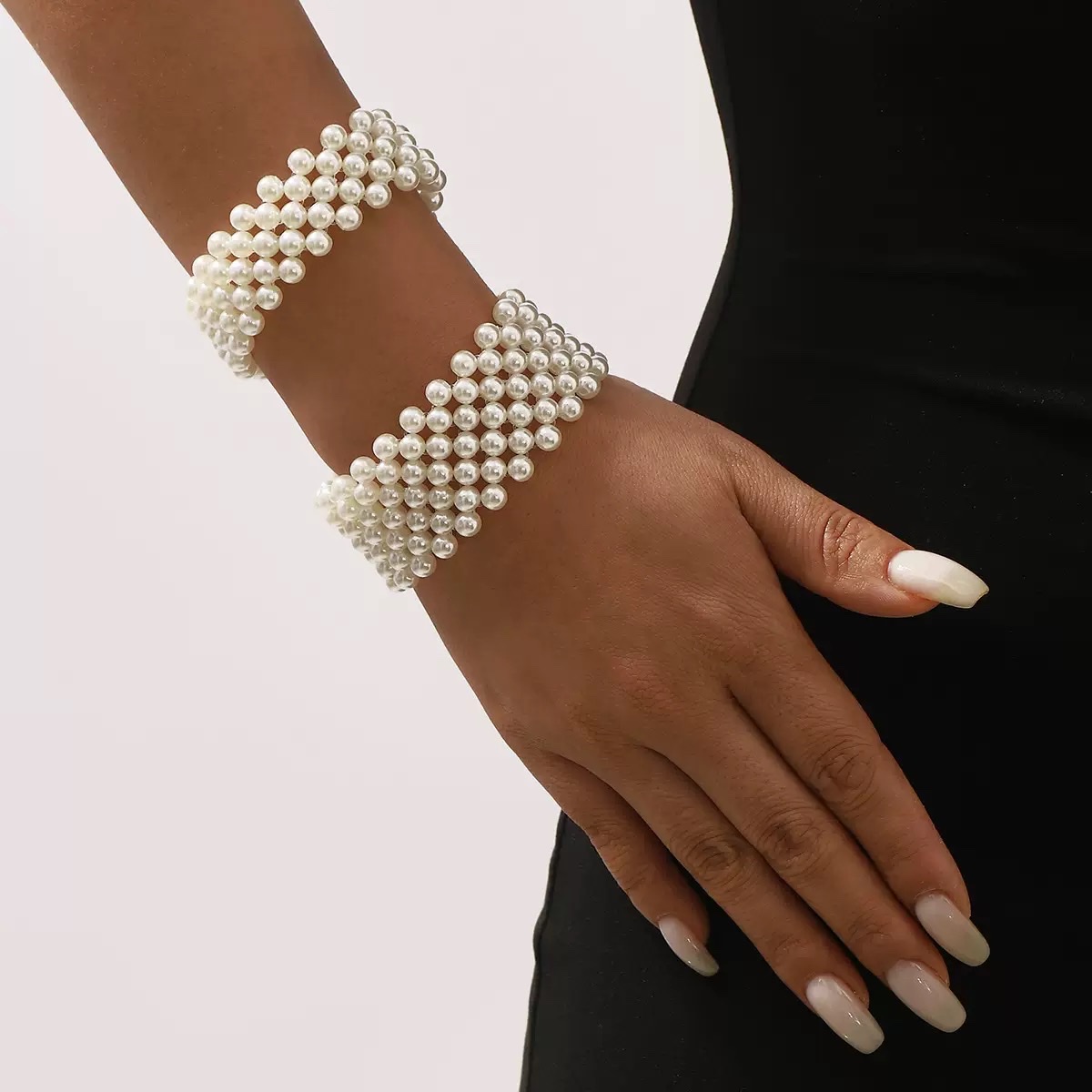 Fashion girl jewelry cross-border Instagram same style wide and elegant elastic bracelet, women's fashion style pearl imitation hand-woven bracelet details Picture