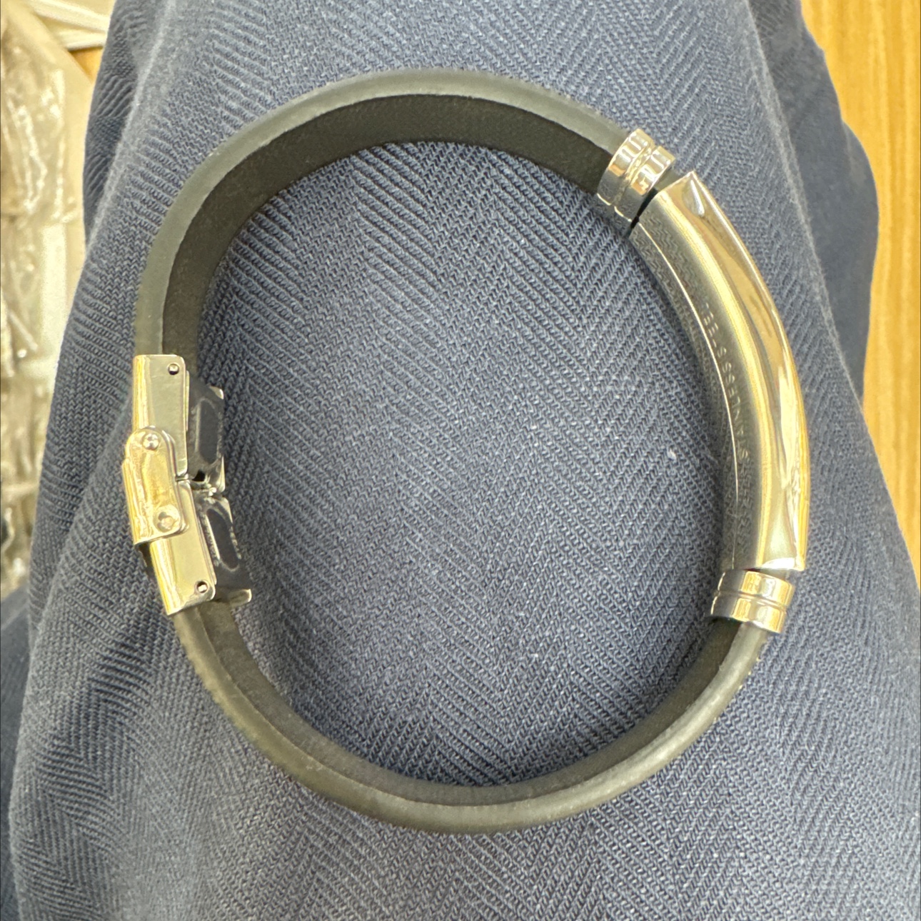 不绣钢光面皮手镯，简约大方时尚潮流个性休闲百搭个性手镯，配戴效果非常赞哦不绣钢钻戒💍2025年流行趋势元素，设计理念新颖产品图