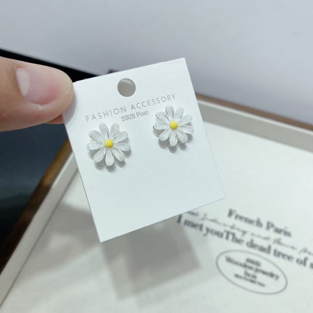 亚克力饰品耳钉套装 时尚耳饰 独特设计 简约大方 适合各种场合佩戴