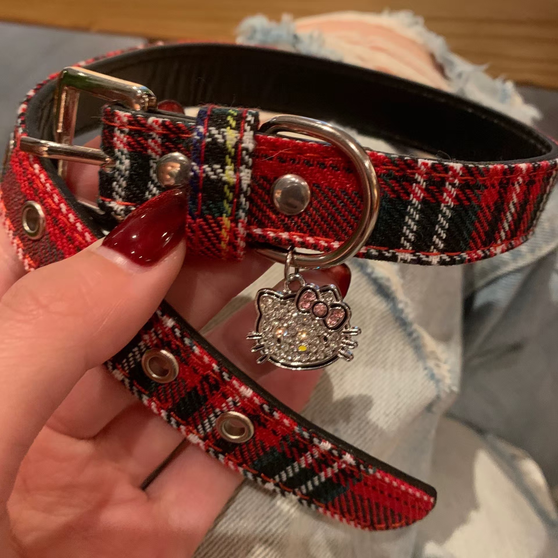 Simple red checkered bone belt buckle necklace 2024 new style, elegant design sense, niche high-end and versatile necklace detail image 2