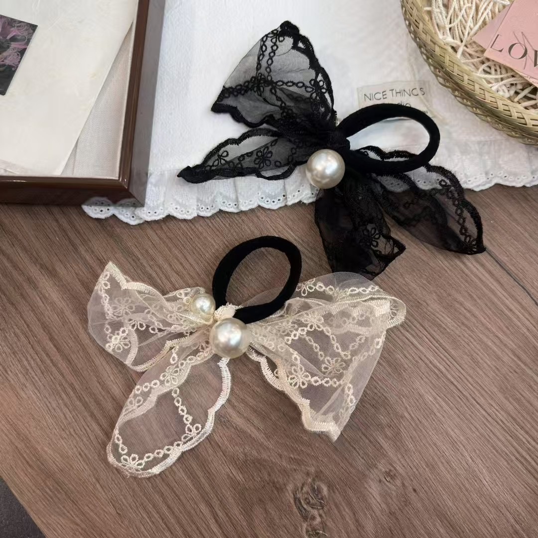 In 2025, Shuming Accessories' new Korean version headwear is selling well in stock. It features a leather band for women's spring and summer style and a lace hair band