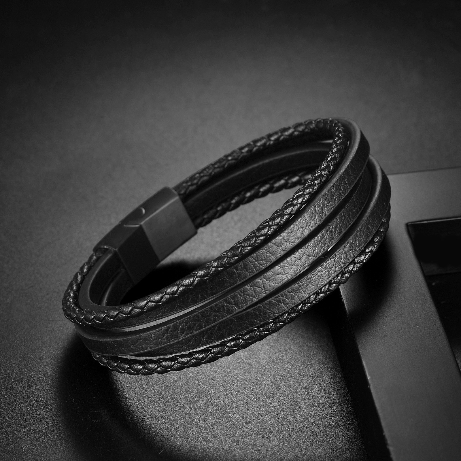 Cross-border simple and retro brown leather rope woven leather bracelet, European and American ethnic style magnetic clasp men's bracelet wholesale Item Picture