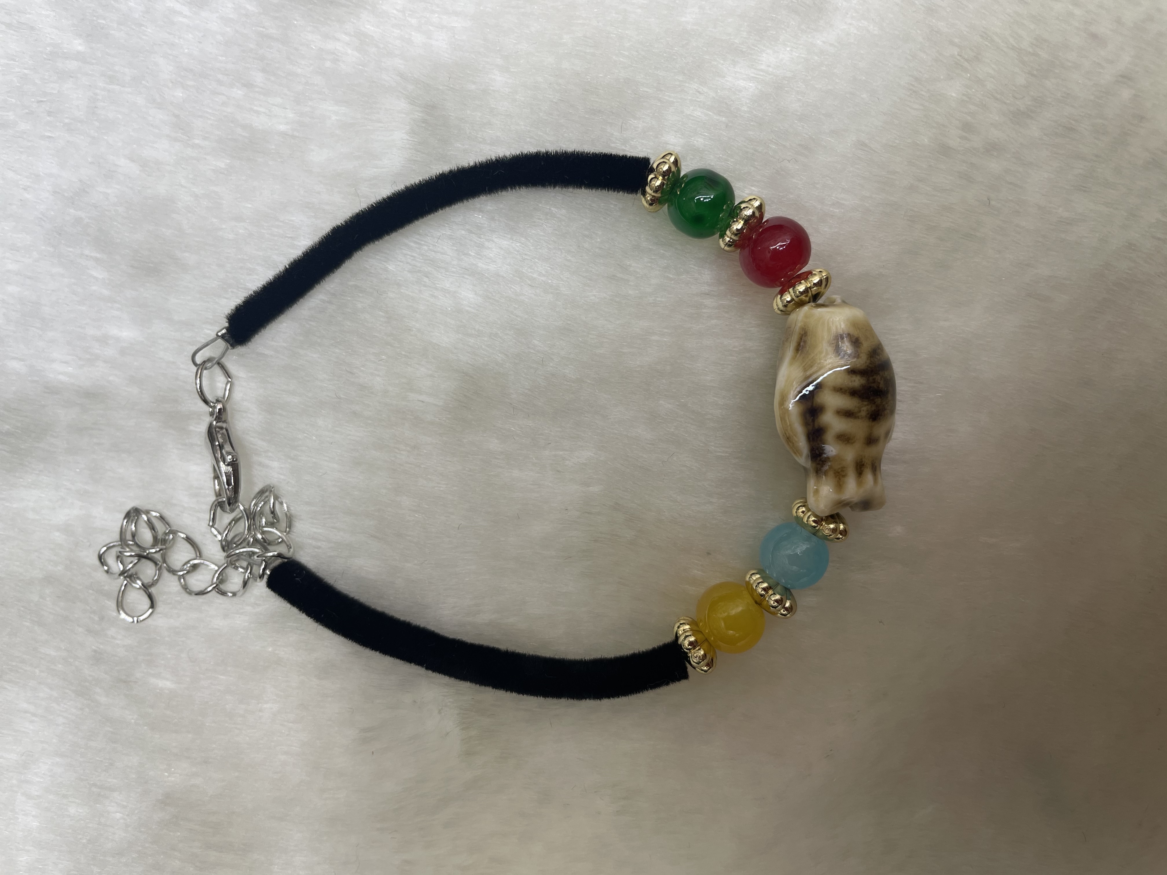 黑丝绒加七彩玻璃珠加亮片加海洋陶瓷扁鲜手链