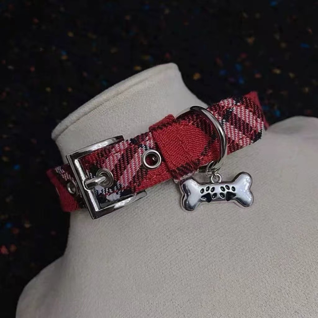 Simple red checkered bone belt buckle necklace 2024 new style, elegant design sense, niche high-end and versatile necklace Item Picture