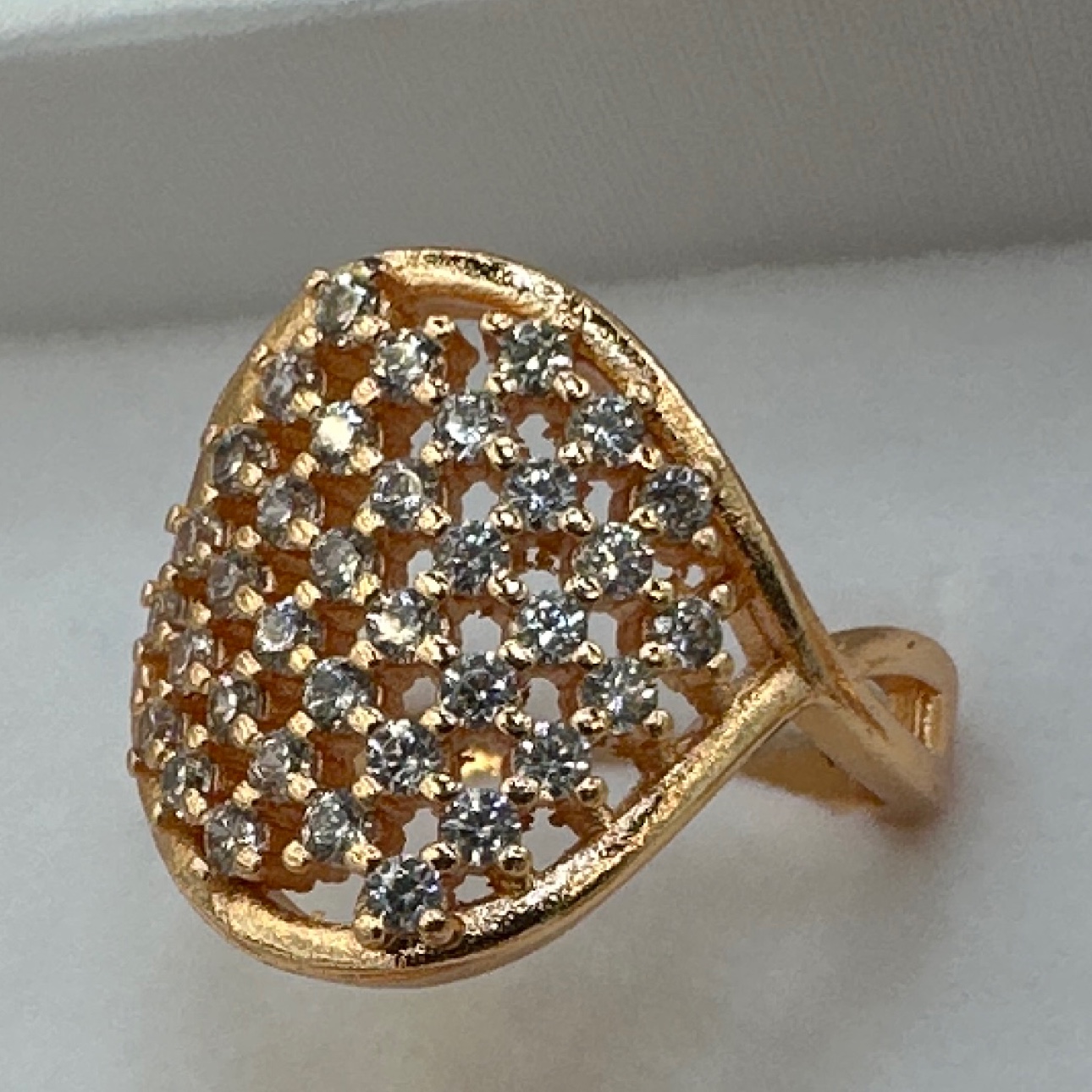 锆石微镶戒指 时尚戒托 独特设计 闪耀光泽戒指