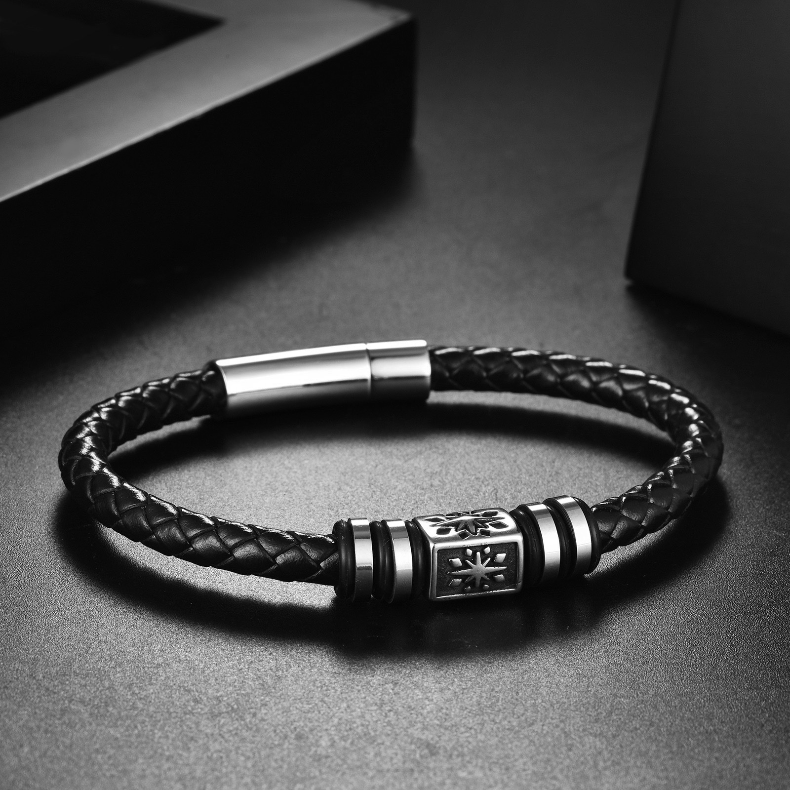 Cross-border new leather rope bracelet, European and American magnetic buckle multi-layer leather woven bracelet accessory, men's jewelry detail image 3
