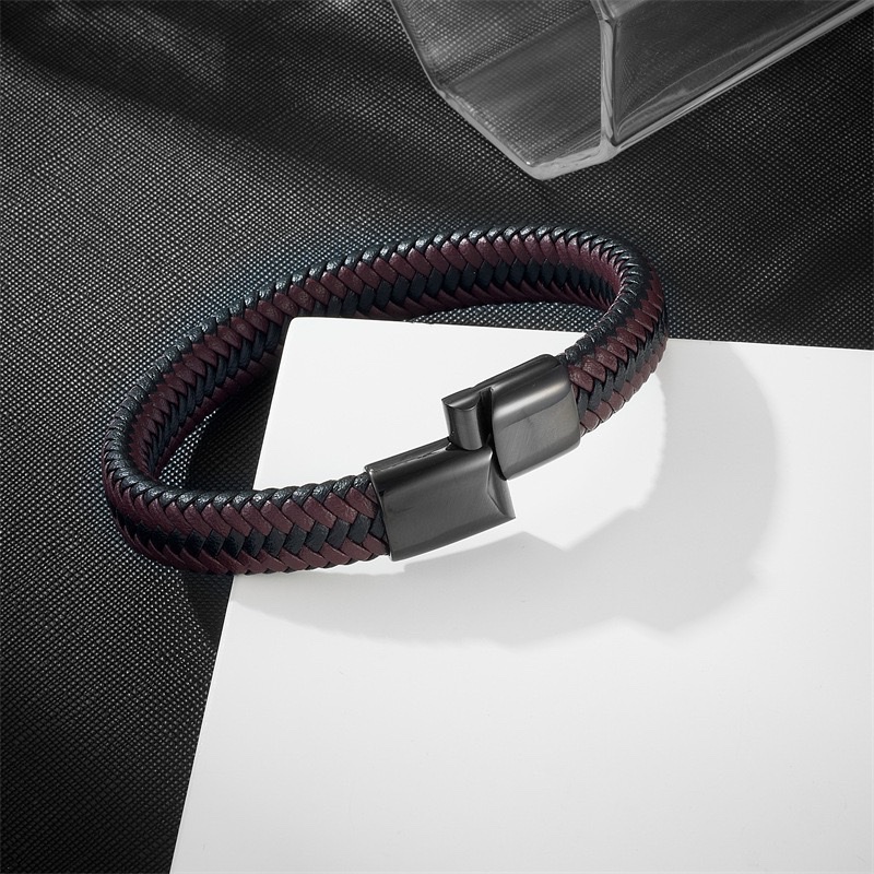 Cross-border men's brown and black leather rope bracelet, simple magnetic buckle leather bracelet, European and American foreign trade men's accessories Application Scenario