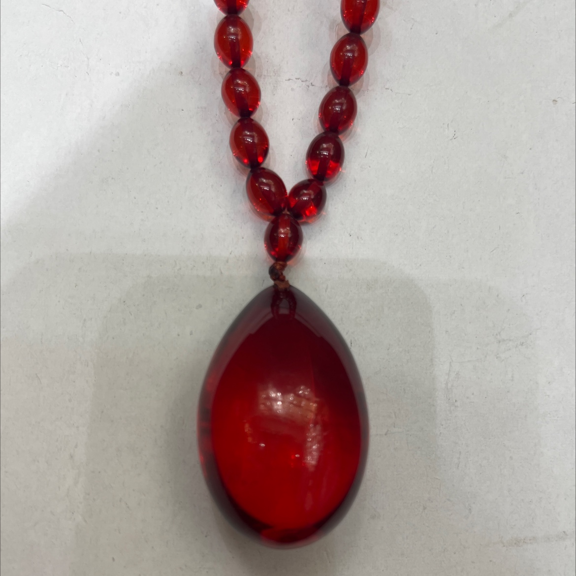 水滴吊坠，血珀琥珀，仿琥珀树脂材料，荧光，浮盐水，松香味，红色透明详情图3