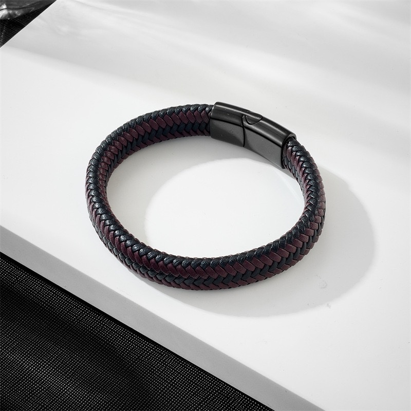 Cross-border men's brown and black leather rope bracelet, simple magnetic buckle leather bracelet, European and American foreign trade men's accessories Item Picture