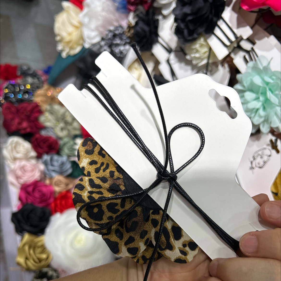 豹纹鸭嘴夹别针花朵胸针女 时尚性感百搭网红气质舞台演出配饰品项链脖链白底实物图