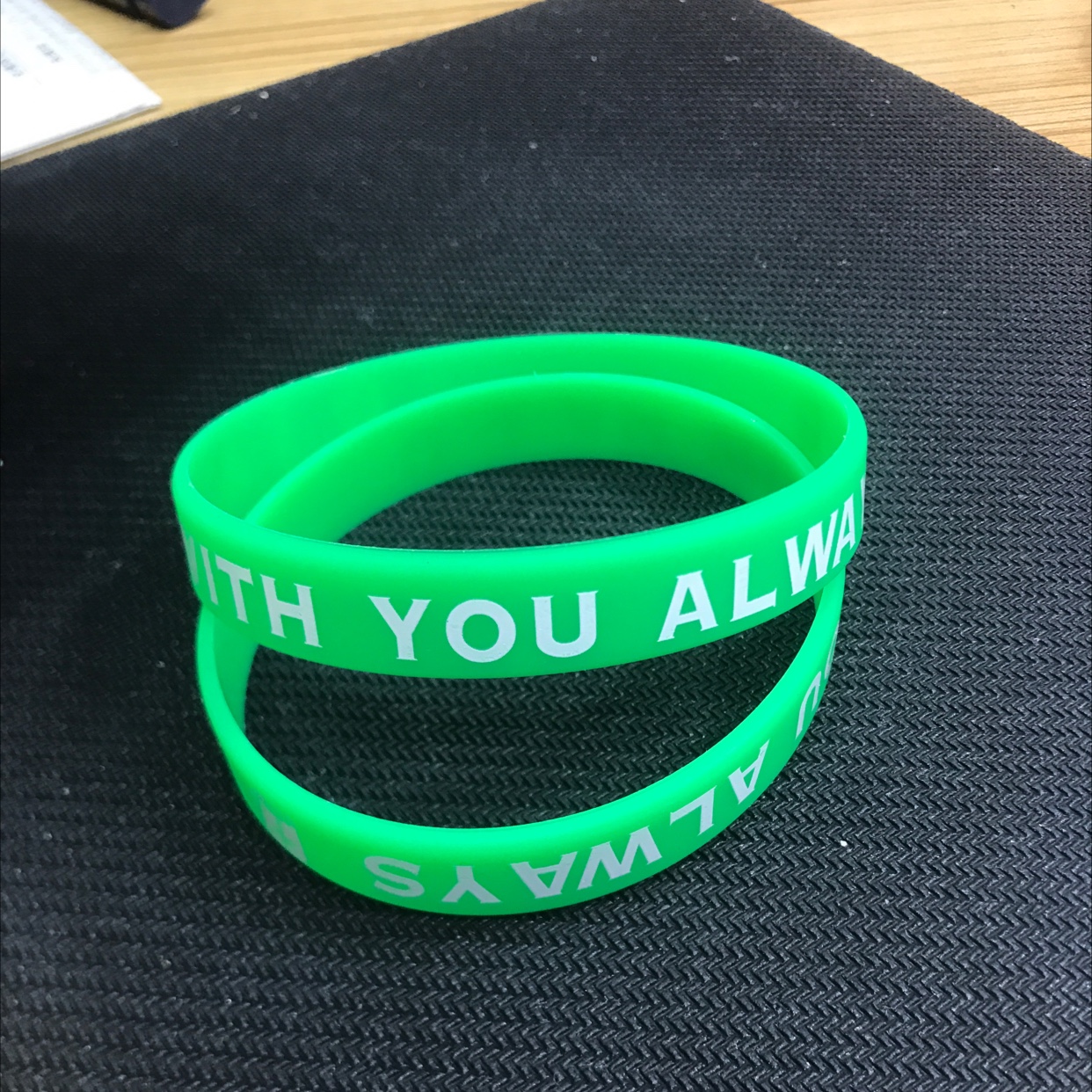 运动手环 设计 美化家居环境 提升节日气氛硅胶手环产家批发