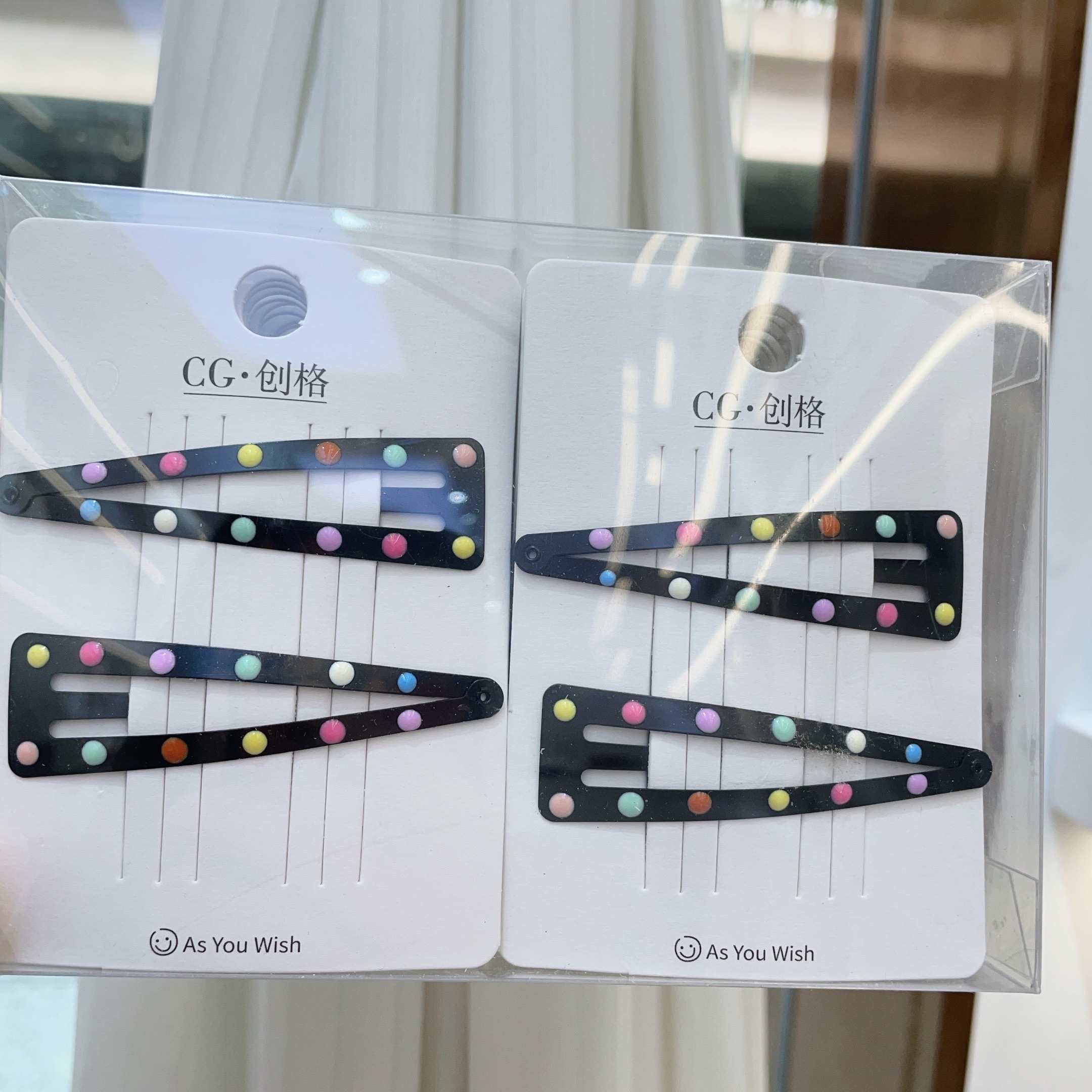 Black polka dot basic daily fabric small hair clip, a very basic daily clip that is versatile and good-looking as a headwear Specification image