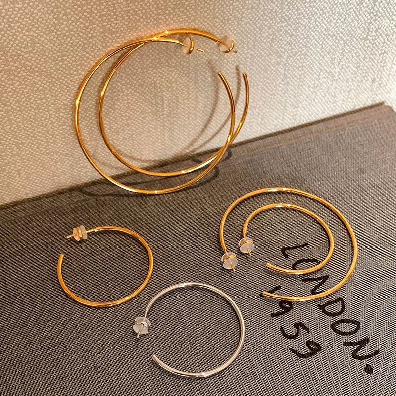 Long earrings for women, elegant style, stud accessories for women, long and fashionable design, unique style, elegant stud earrings for women, long and elegant accessories for women, long earrings for women, elegant style Item Picture