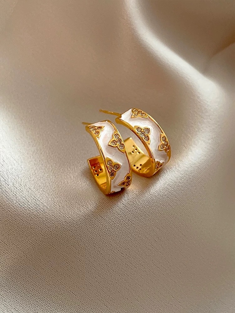 Long earrings for women, elegant style, stud earrings, high-end accessories, long and fashionable stud earrings for women, unique style, elegant design, earrings