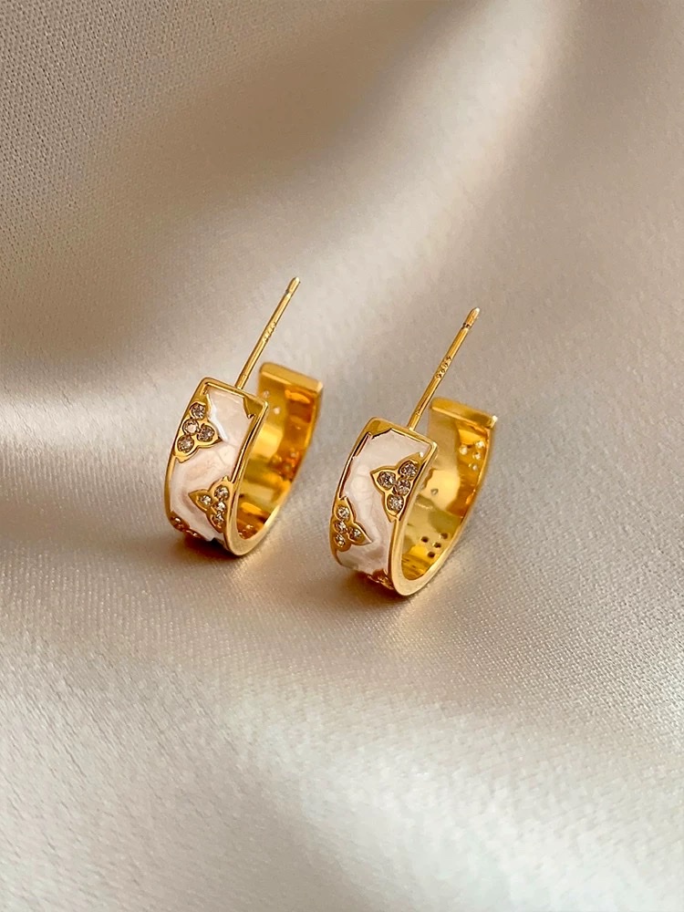 Long earrings for women, elegant style, stud earrings, high-end accessories, long and fashionable stud earrings for women, unique style, elegant design, earrings Item Picture