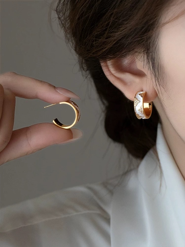 Long earrings for women, elegant style, stud earrings, high-end accessories, long and fashionable stud earrings for women, unique style, elegant design, earrings Specification image
