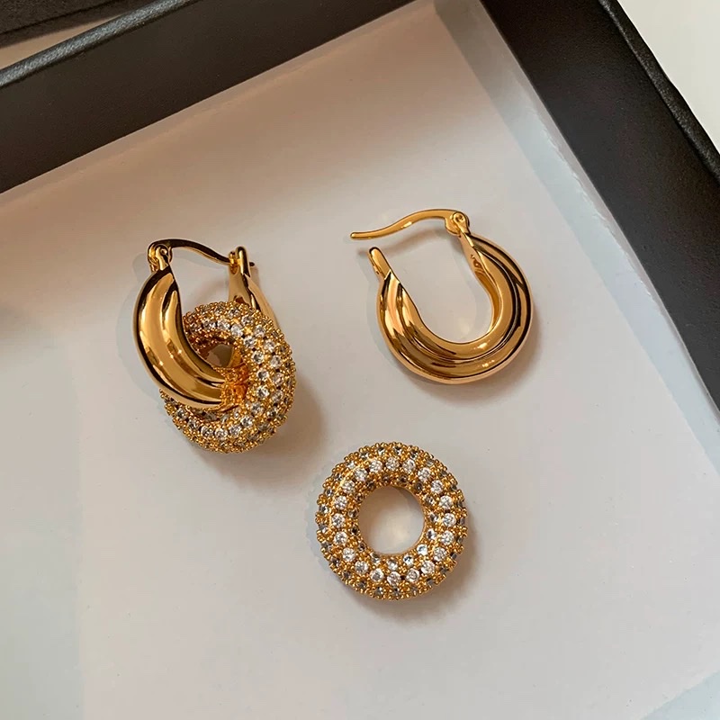Long earrings for elegant ladies, high-end stud earrings, fashionable accessories for women. Long stud earrings showcase the charm of women, fashionable accessories highlight the grace and style. Long earrings for women, elegant and stylish Specification image