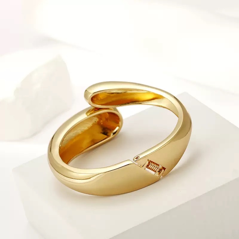 Titanium steel bracelet mixed and matched fashionable smooth bracelet, unique Korean-style ladies' jewelry, exquisite and elegant glass bracelet Item Picture
