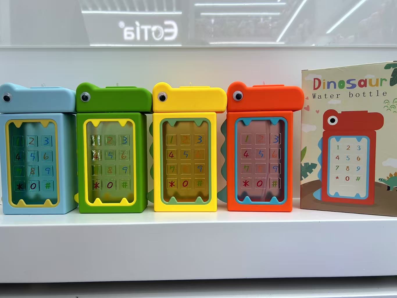 高颜值意趣恐龙电话吸管水杯，含背带方便携带