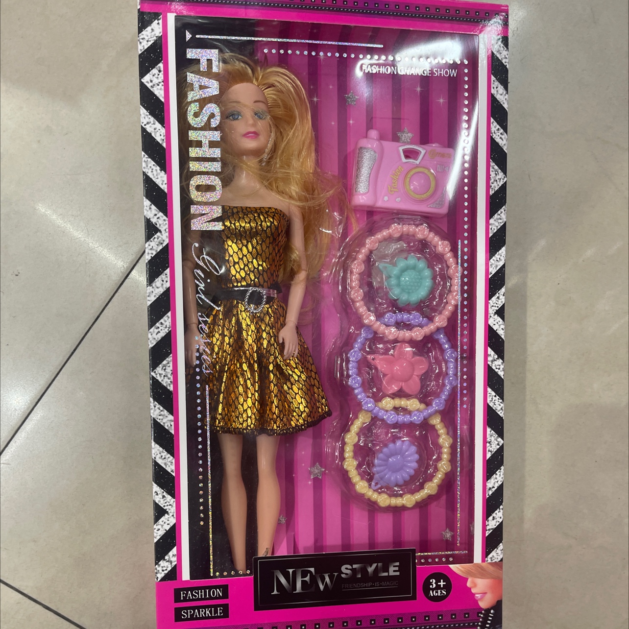 新款娃娃套装，有配件，有耳环、手关节。新款娃娃套装，有配件，有耳环、手关节芭比娃娃玩具