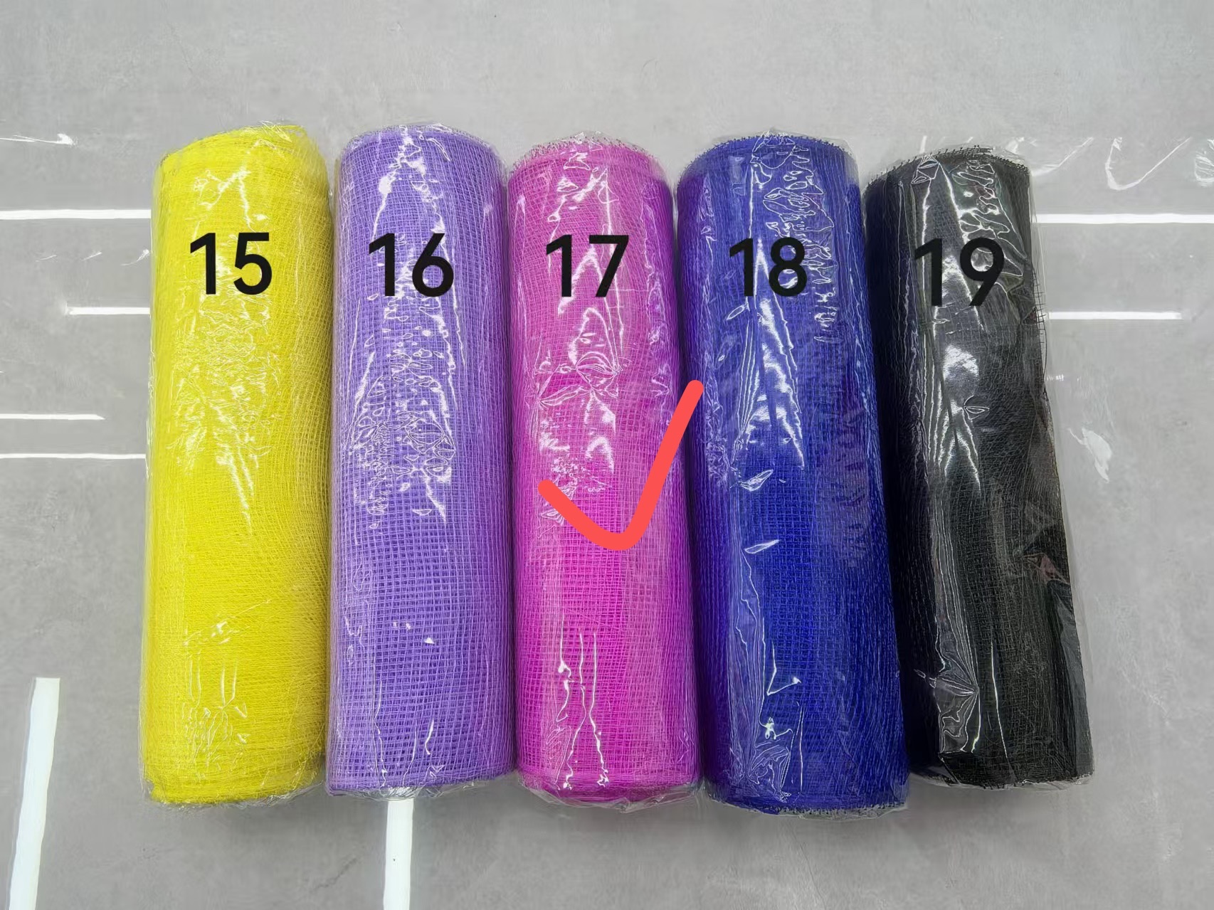Raffia grass rope, goose feather torn single-sided flower packaging, AB glue sequin decoration, DIY handicrafts, materials, environmentally friendly, odorless, safe and reliable flower packaging details Picture