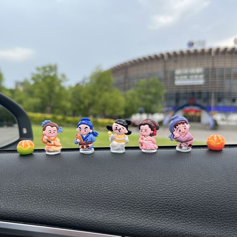 The national trend of car ornaments for attracting wealth