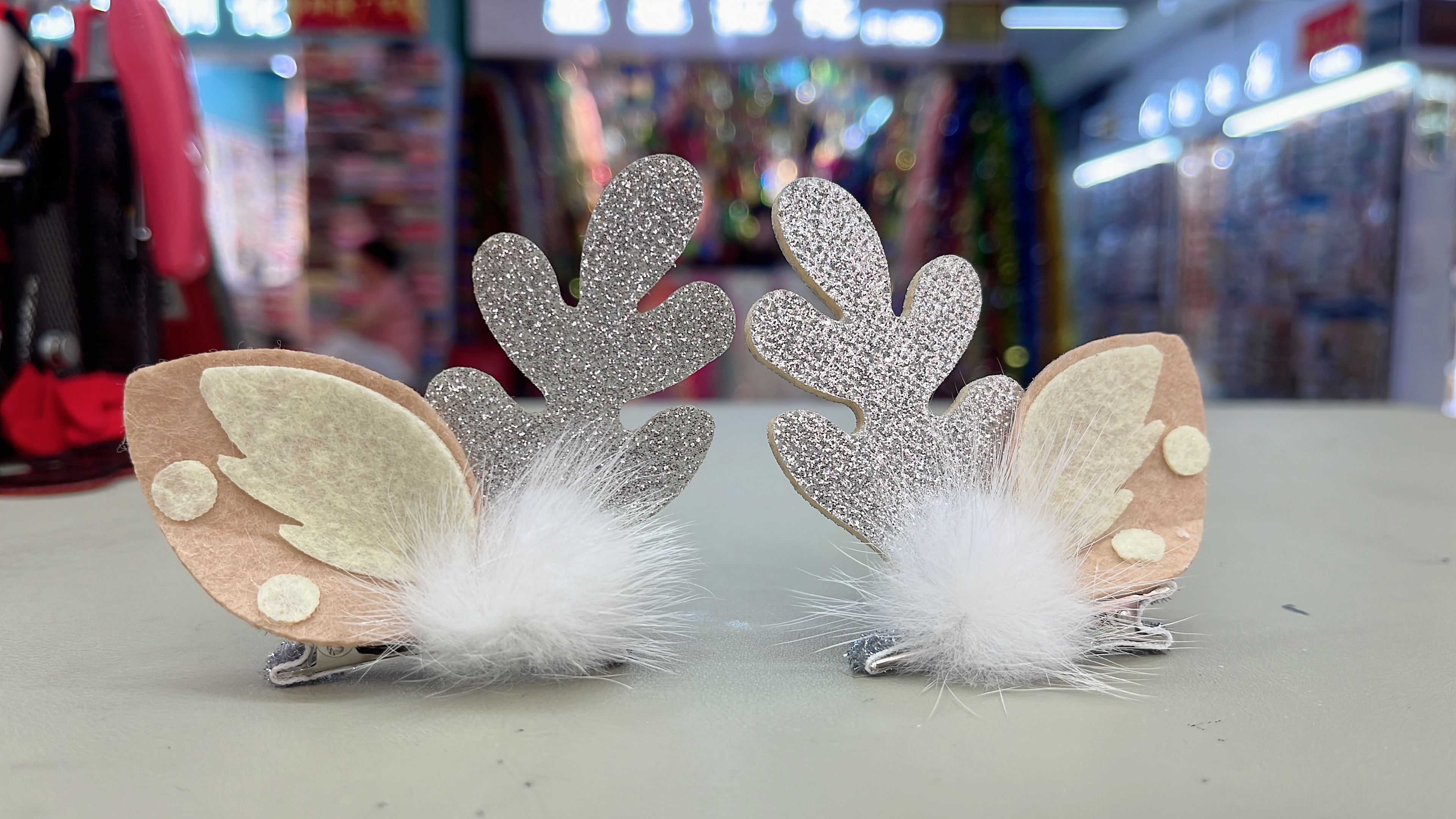The new popular Christmas reindeer antler hair clips, side clips, hair accessories, hair bands, headwear, children's top clips, hair clips and hair accessories from Deer Antler details Picture