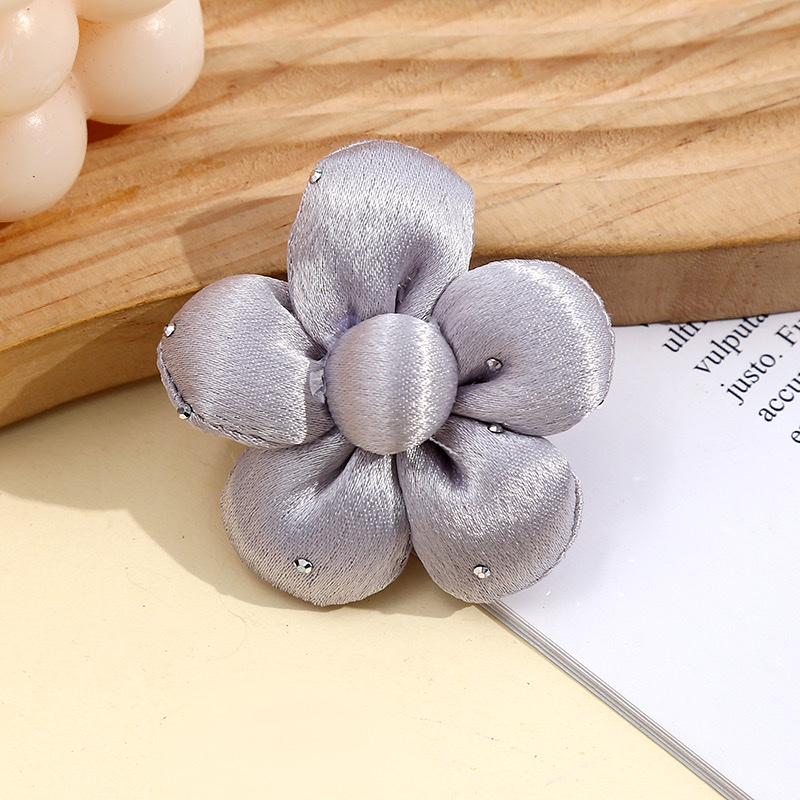 Wholesale of new diamond-encrusted shiny silk fabric cotton-filled five-petal flower phone cases, bags, pendants, accessories, hair clips and hair bands pic 3