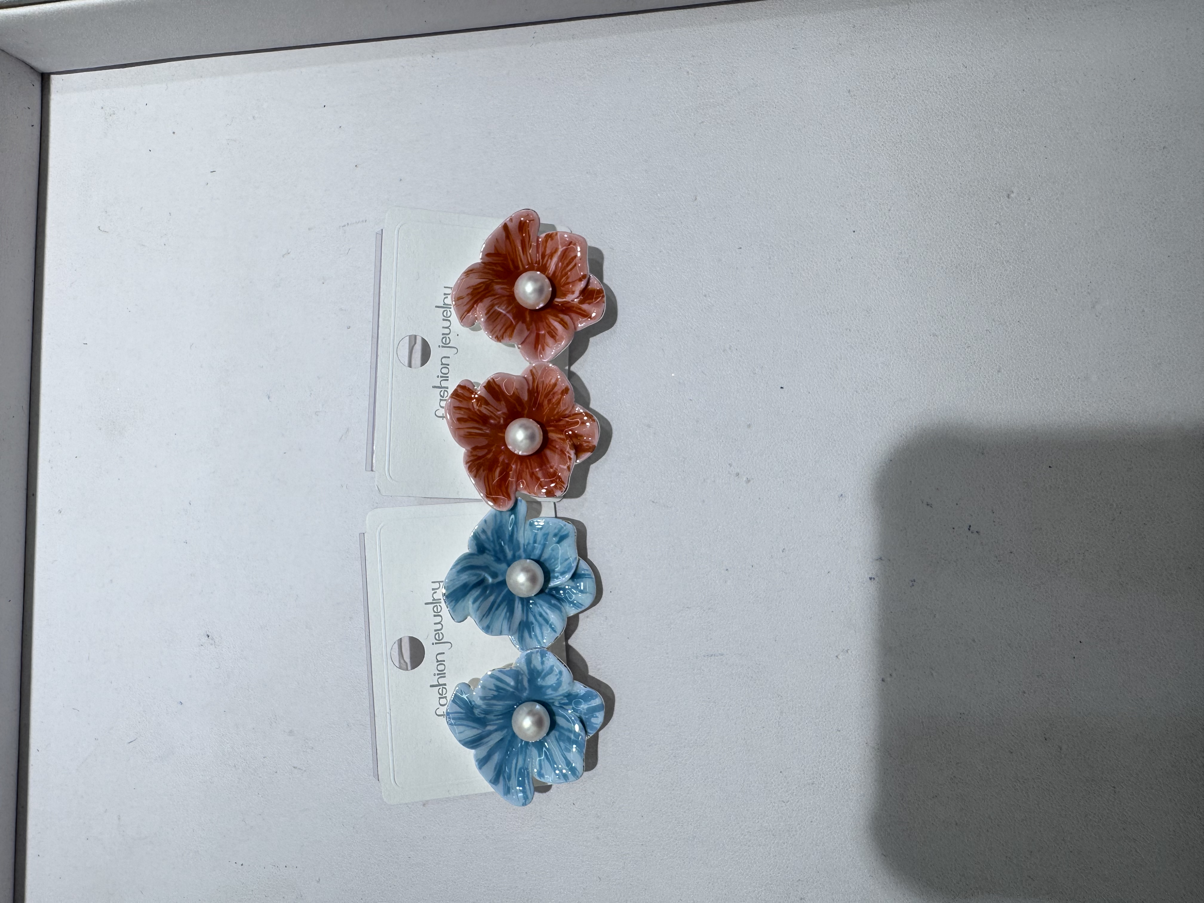 彩色云纹油花朵珍珠合金耳环颜色清新靓丽造型别致优雅