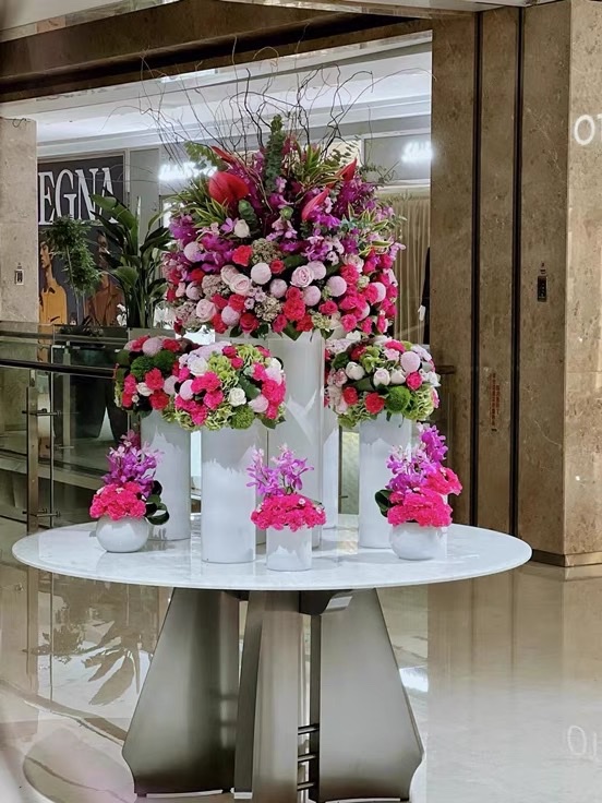 Modern and simple white straight glass vase, a decorative item for home, living room and hotel flower arrangement detail image 4