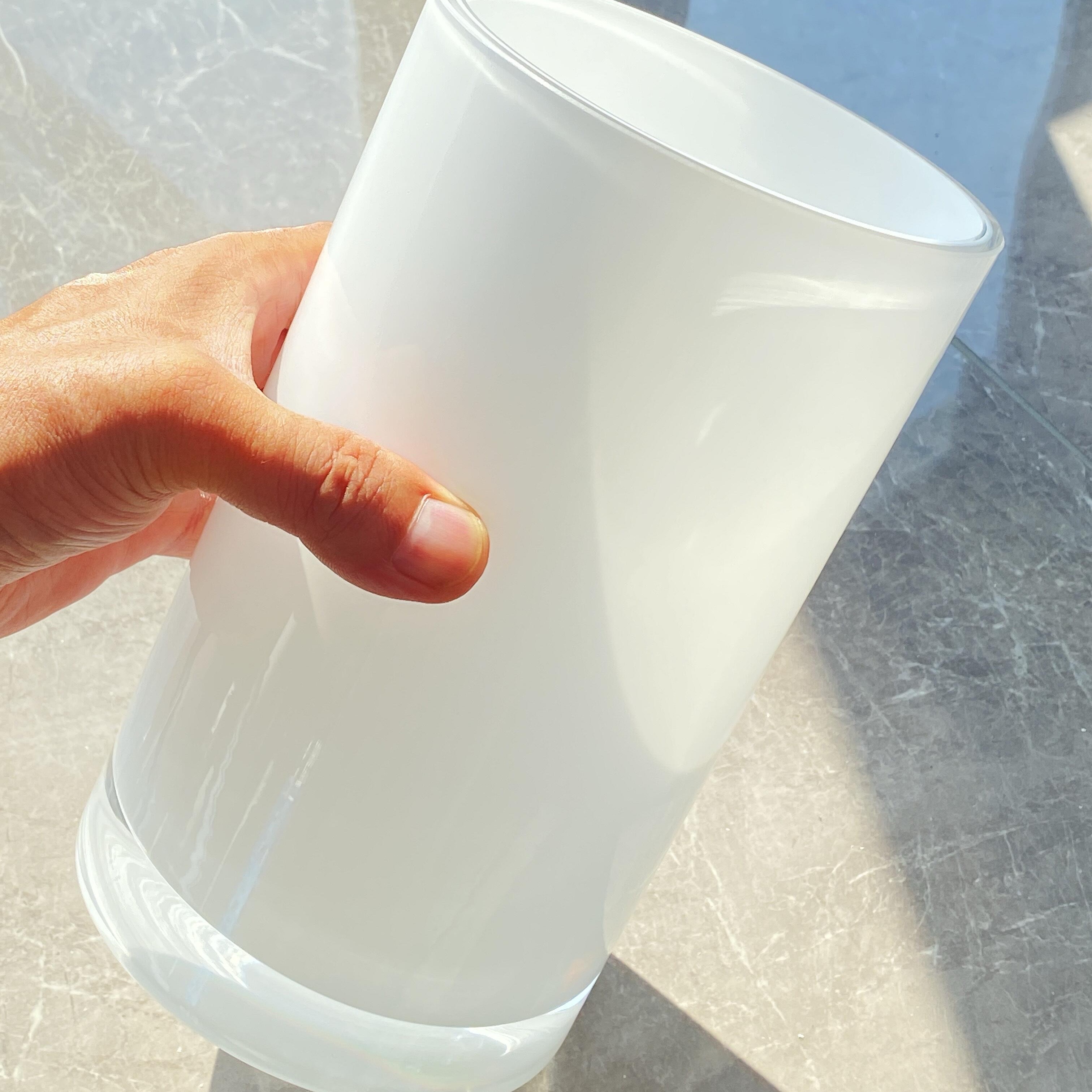 Modern and simple white straight glass vase, a decorative item for home, living room and hotel flower arrangement details Picture