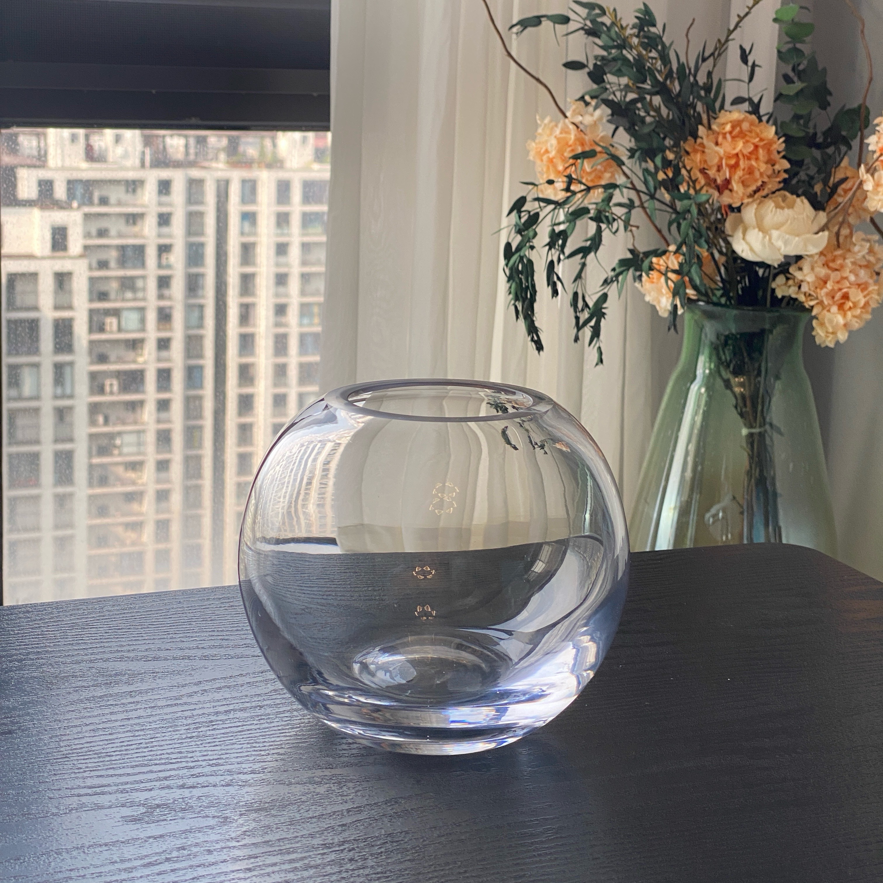 An Italian designer's thickened spherical glass vase for hydroponic flower arrangement decoration Specification image