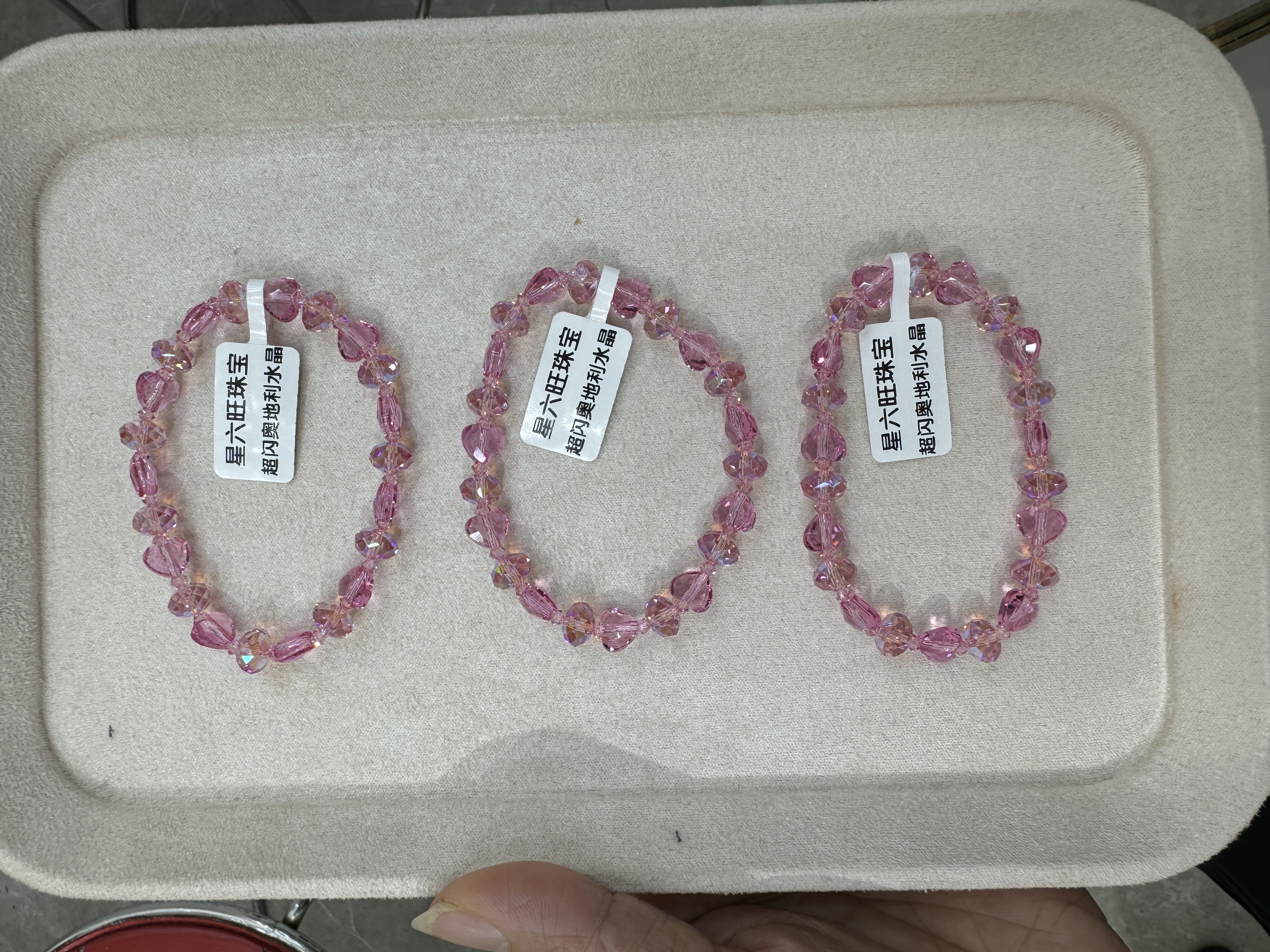 新品韩版热卖粉色爱心桃花红运手链，手串女款不规则时尚，仙女必备产品图