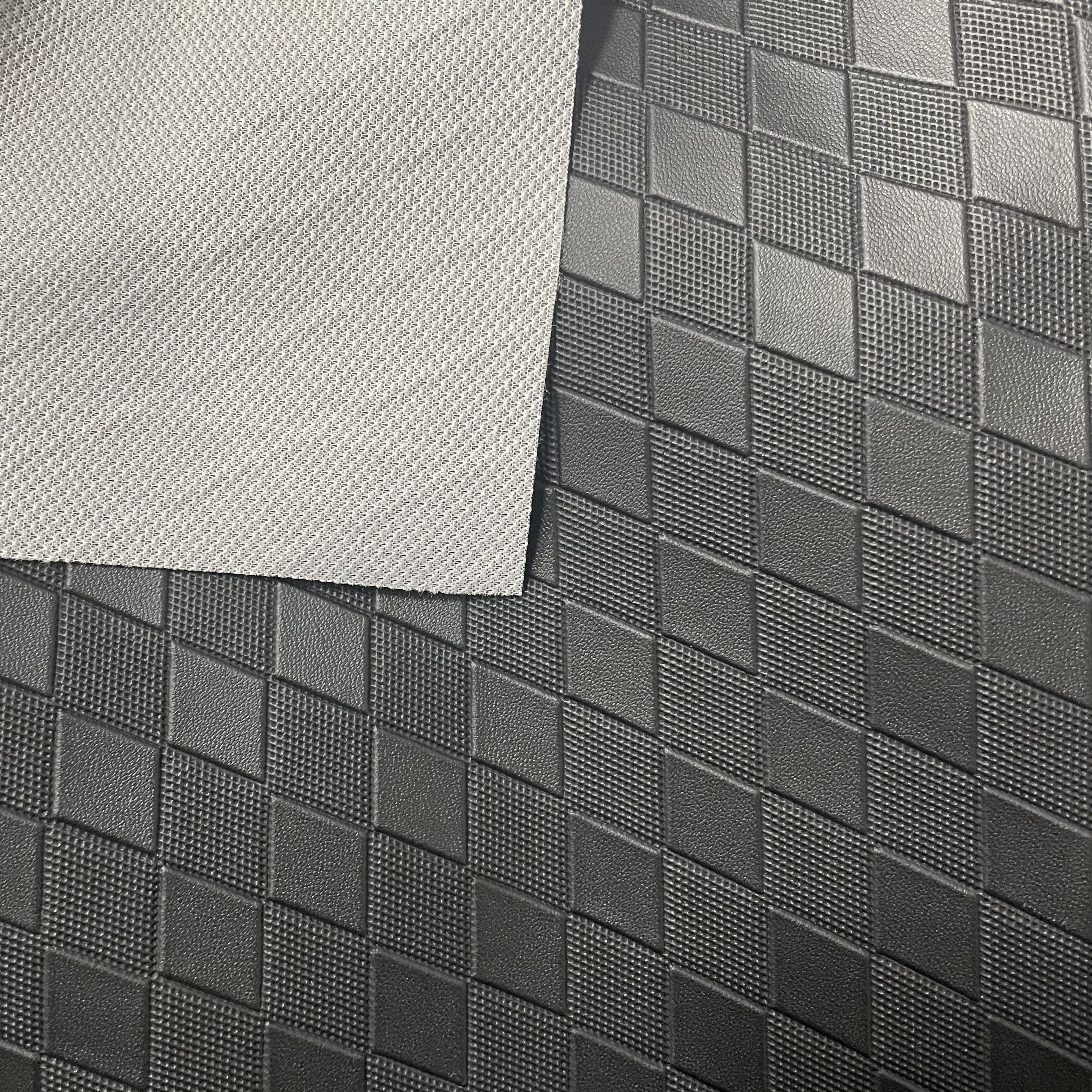 The leather thickness of the seat cushion is 0.7mm, and the door width is 1.6 meters