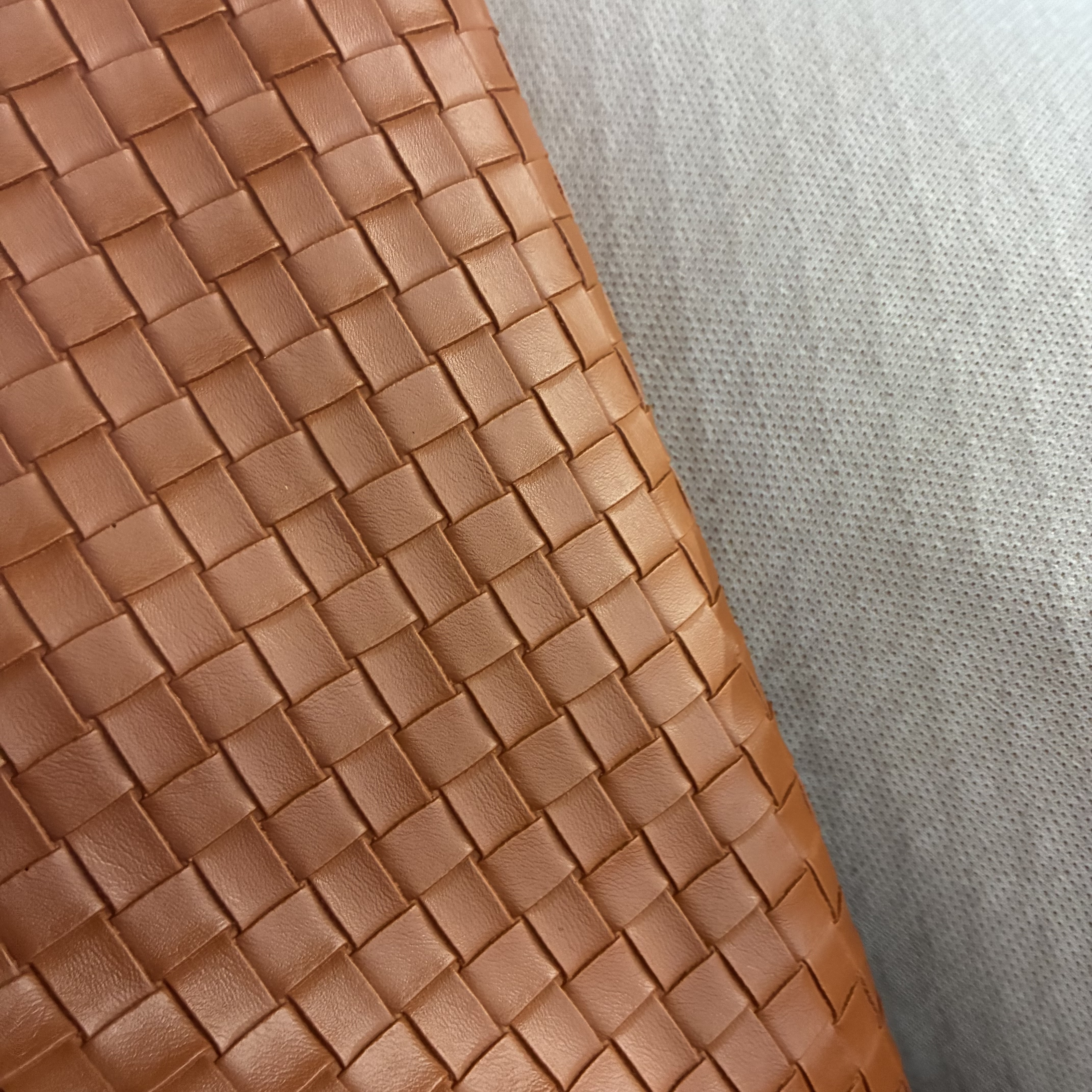 Wholesale of 1.5-meter wide door width, 1.0mm thick fish-scale fabric, wear-resistant and scratch-resistant woven pattern artificial leather, luggage, soft packaging, shoe materials, pvc leather, sofa, throw pillow leather