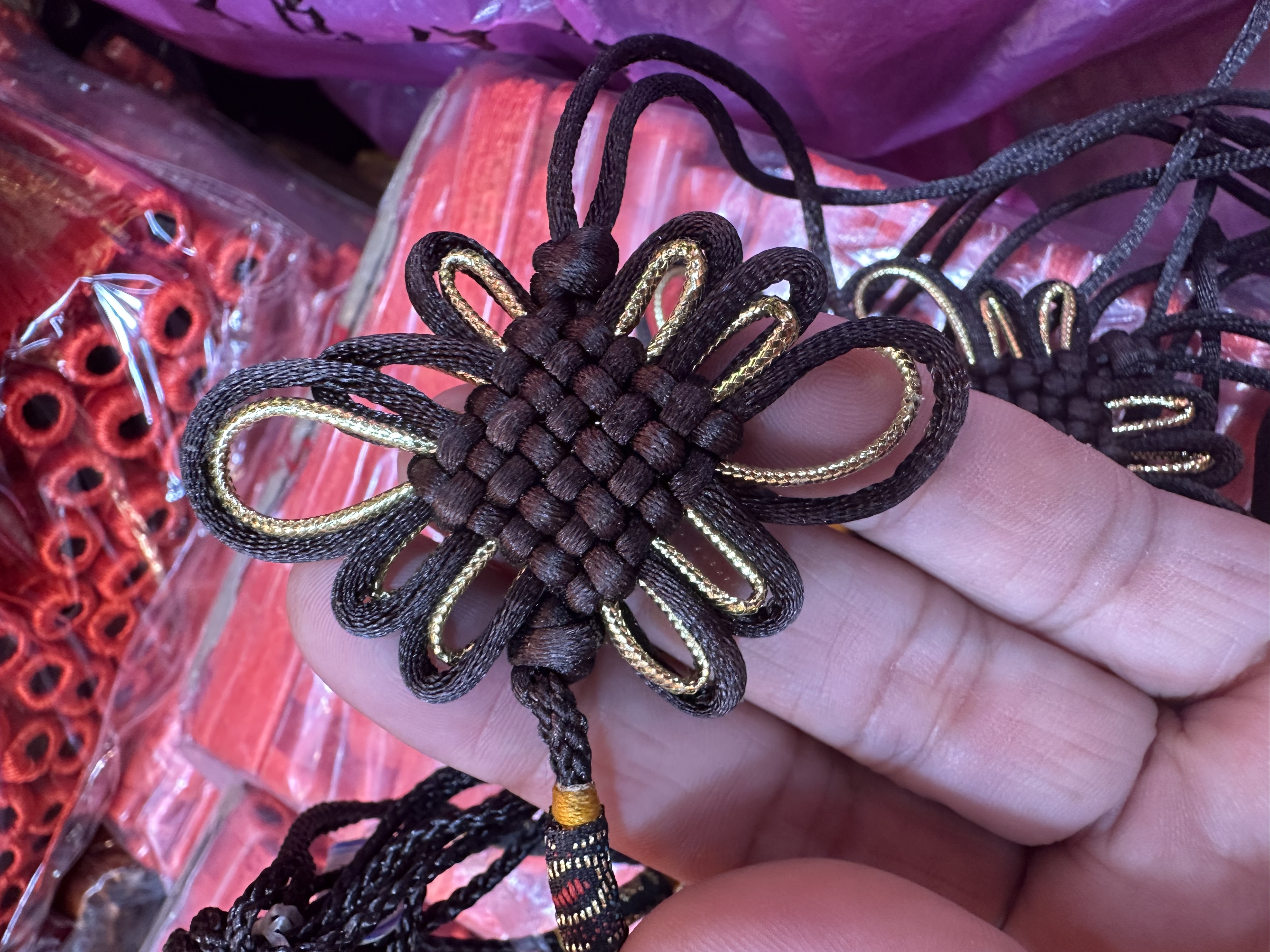 5号12结穿金咖啡色的，精致高档纯手工编织中国结挂饰配件等系列产品，物美价格优惠产品图