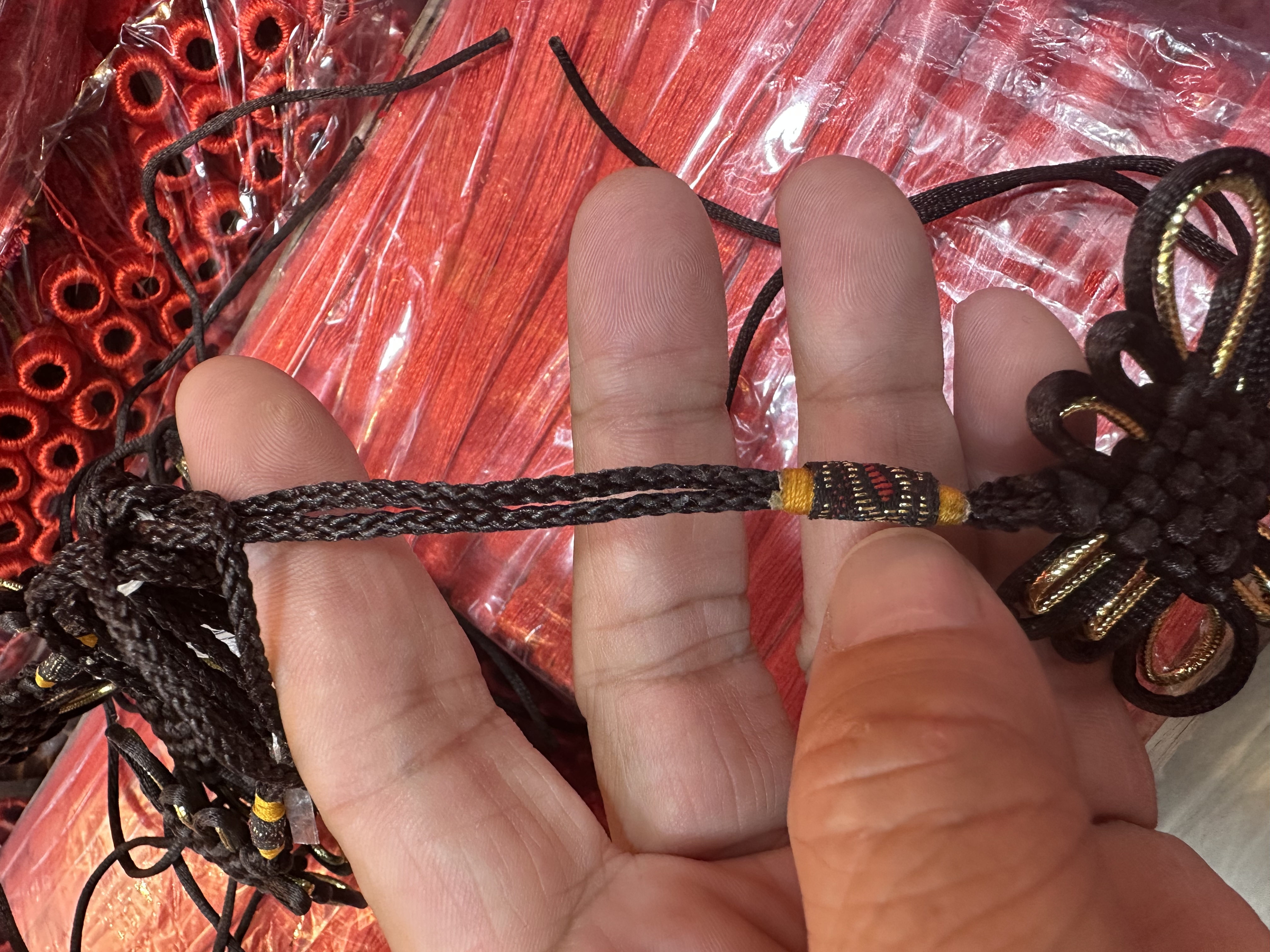 5号12结穿金咖啡色的，精致高档纯手工编织中国结挂饰配件等系列产品，物美价格优惠