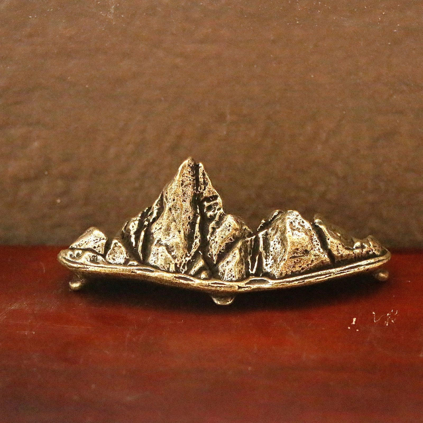 Brass Taishan stone Gandang ornament, the supreme of the Five Great Mountains, pine trees, mountains, green waters, home decoration, copper gold mountain backed by mountain stones detail image 3
