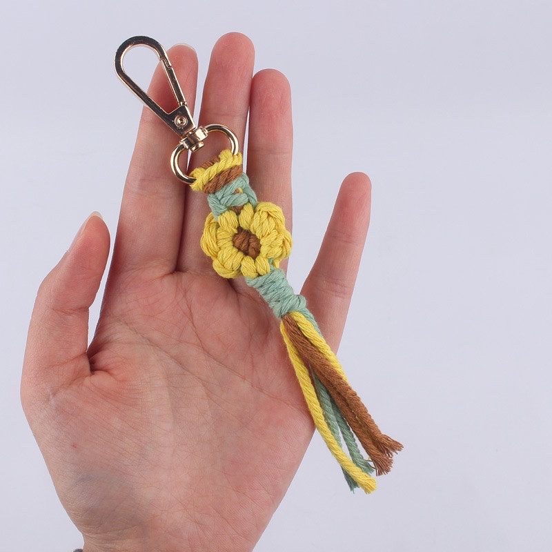 新款纯手工编织卡通花朵钥匙扣挂件创意彩色棉绳包包挂件饰品配饰手串手串手串详情图2