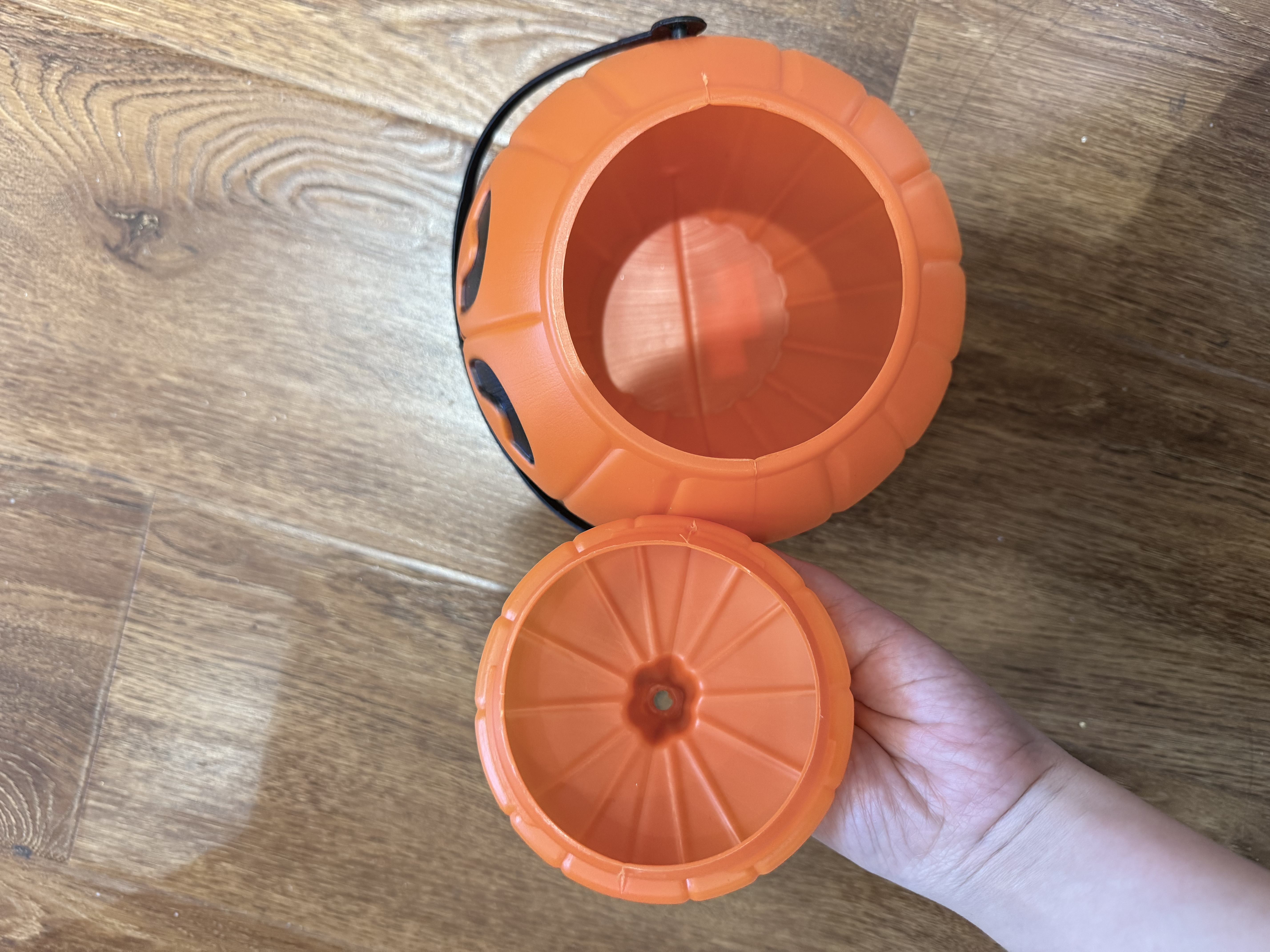 万圣节南瓜桶装饰摆件 鬼脸装饰pe南瓜桶 万圣节创意节日布置道具 糖果桶万圣节万圣节装饰 手提南瓜桶产品图