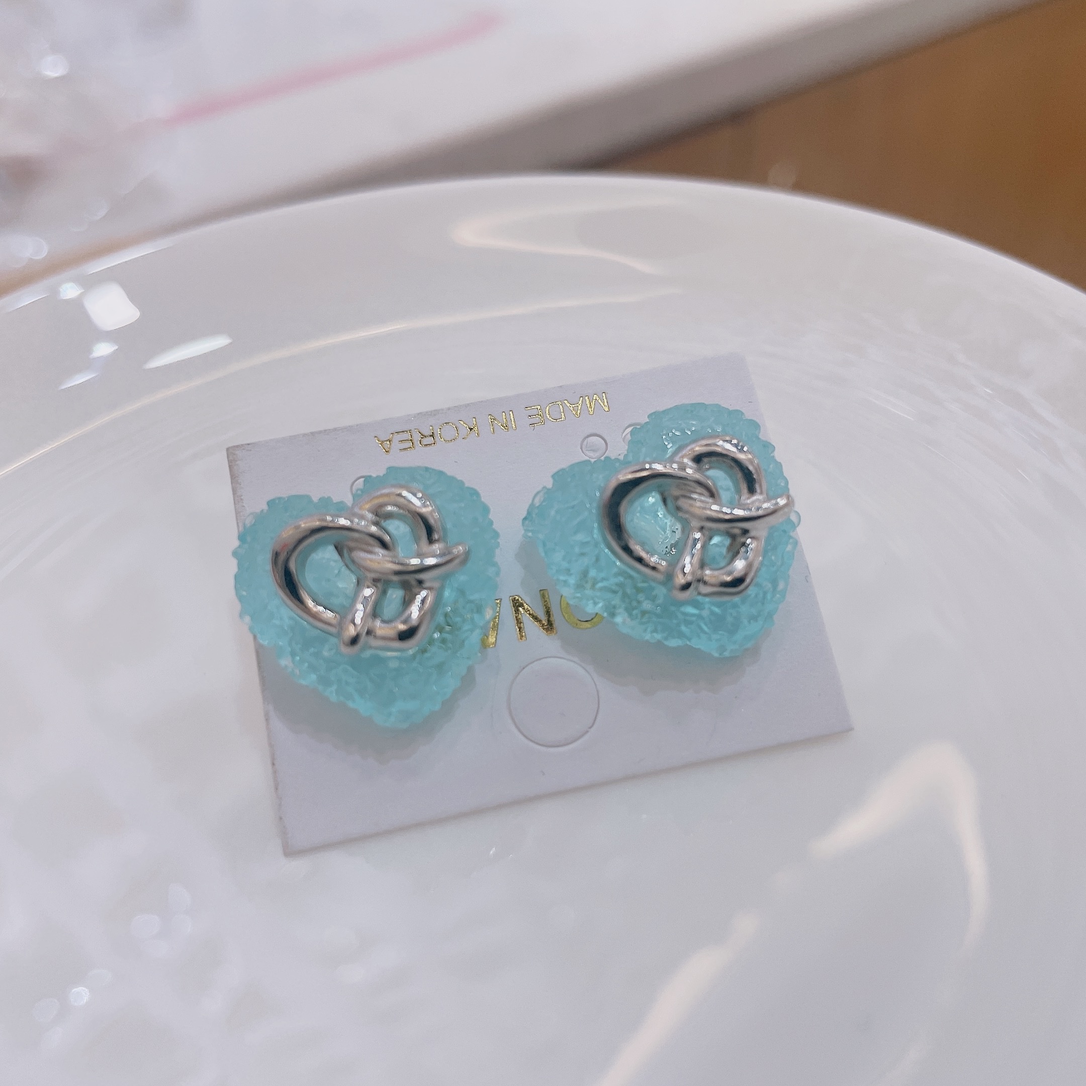 Frosting resin earrings, heart-shaped alkali water knot earrings, fashionable and exquisite earrings, delicate accessories, versatile design accessories details Picture