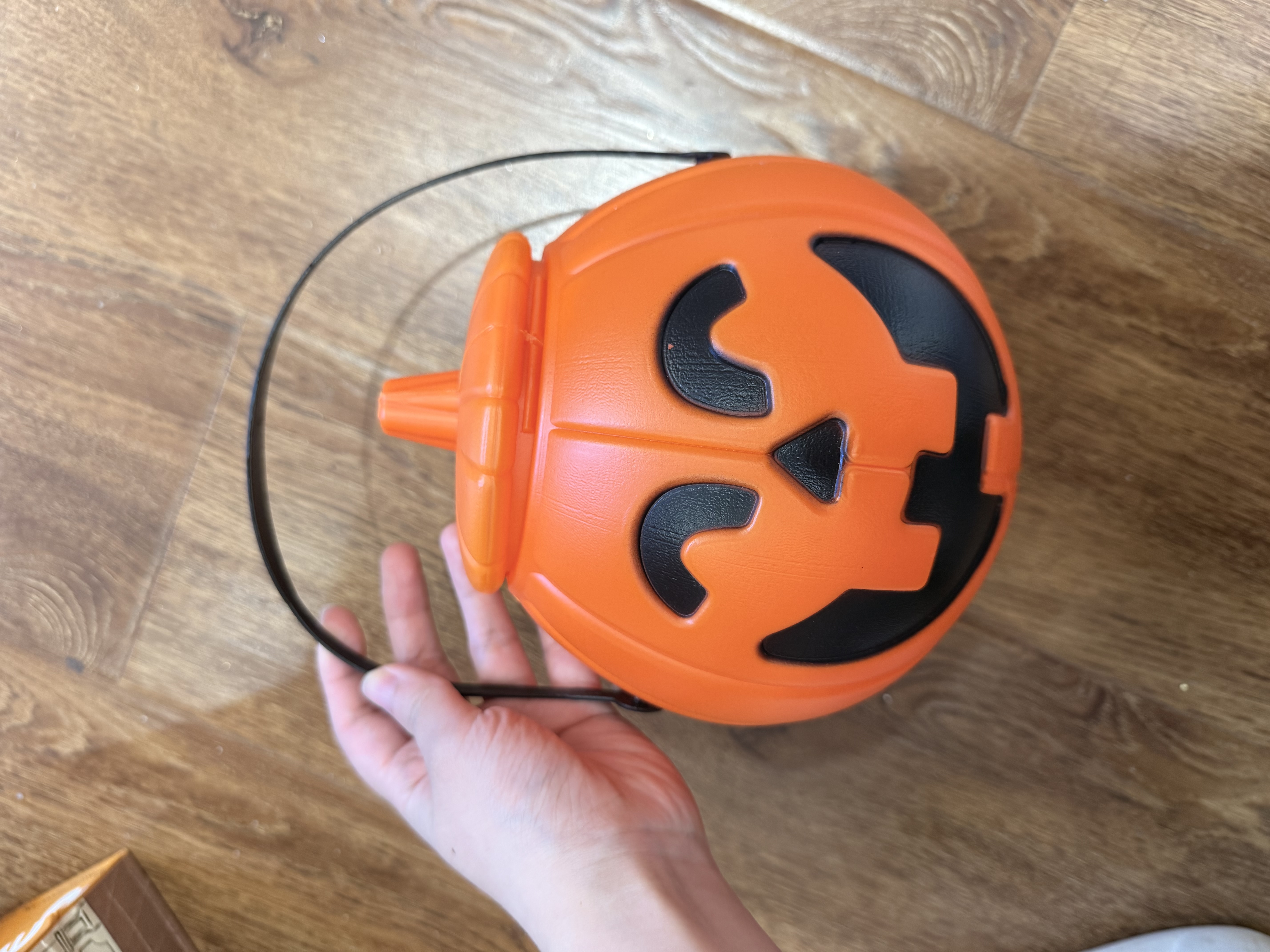 万圣节南瓜桶装饰摆件 鬼脸装饰pe南瓜桶 万圣节创意节日布置道具 糖果桶万圣节万圣节装饰 手提南瓜桶细节图