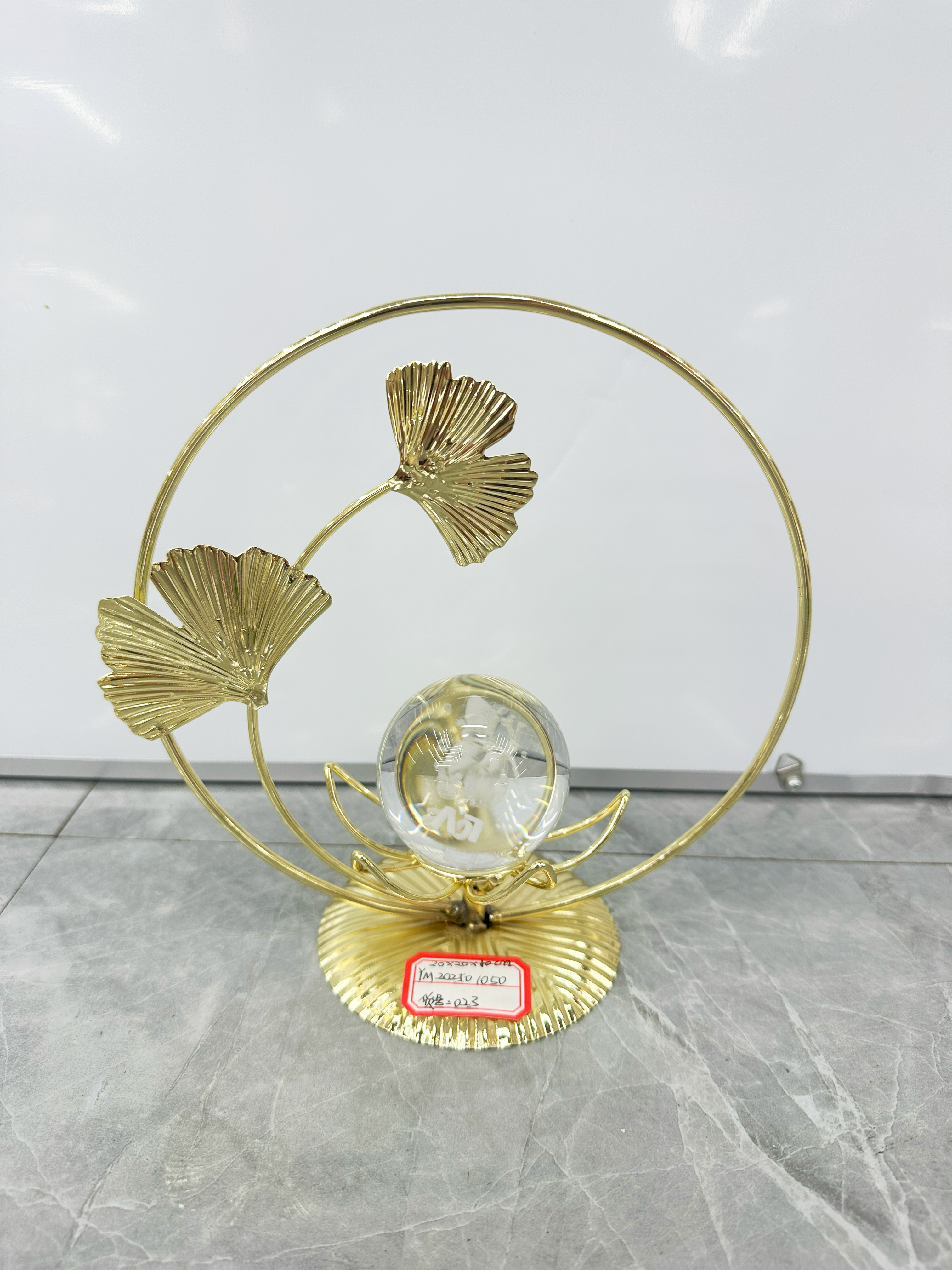 Modern light luxury crystal ball ornaments, creative living room TV cabinet, bookcase, wine cabinet furniture decorative ornaments, alloy ornaments Item Picture