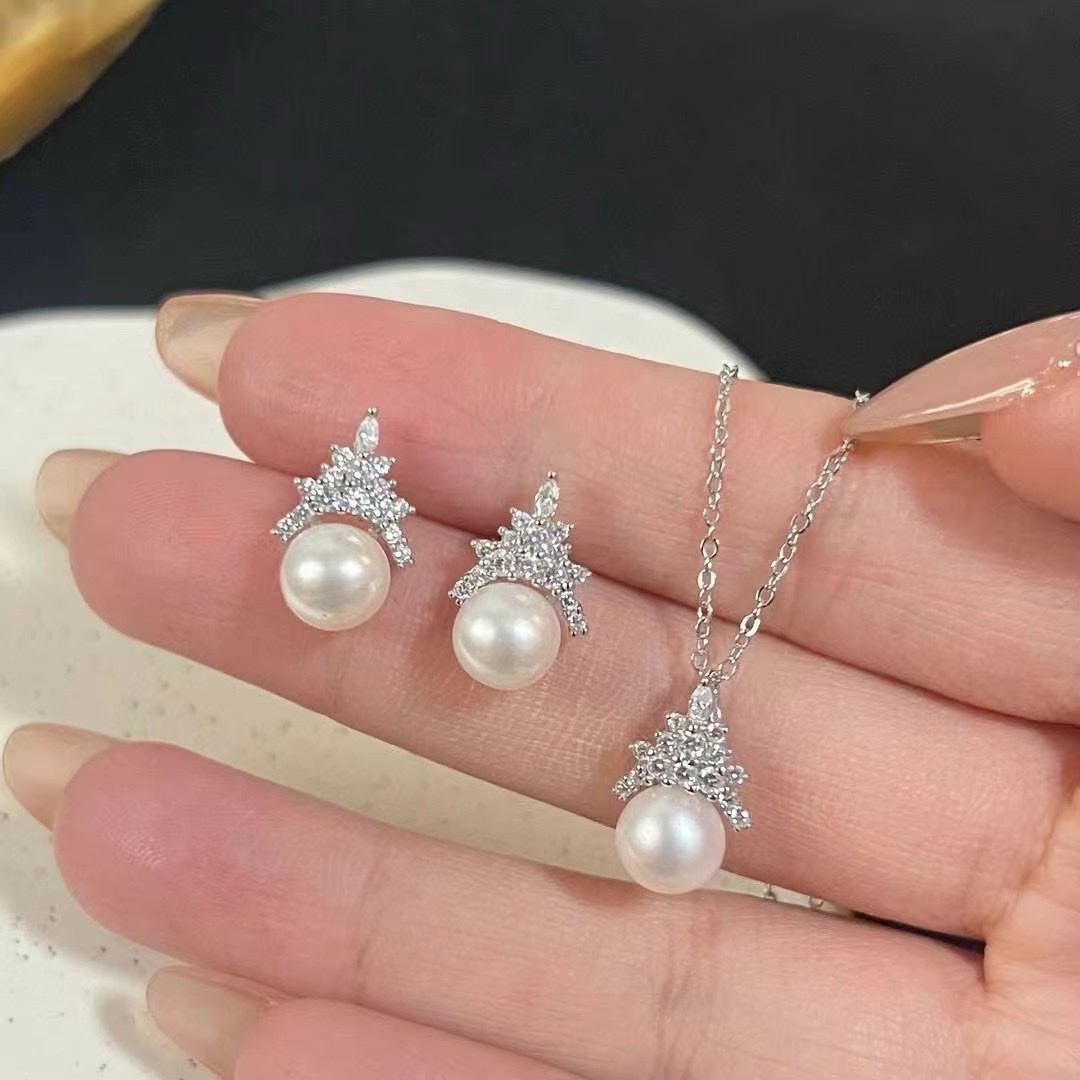 Crown Zircon stud necklace Crown Zircon stud necklace