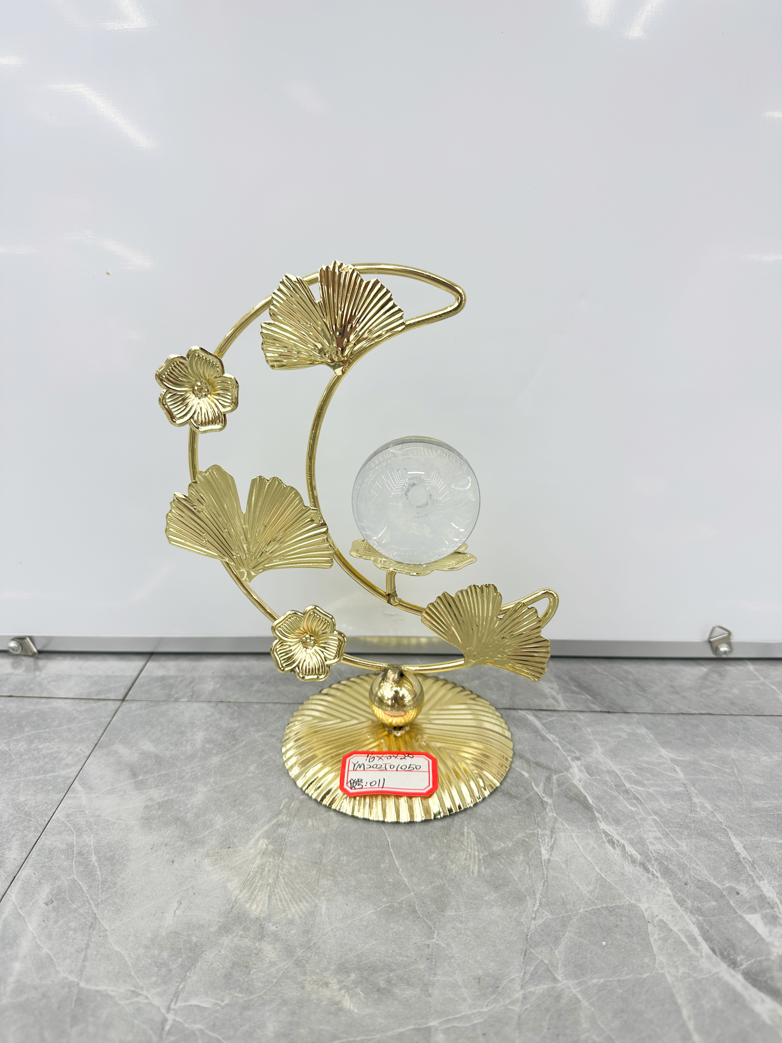 Modern light luxury crystal ball ornaments, creative living room TV cabinet, bookcase, wine cabinet furniture decorative ornaments, alloy ornaments