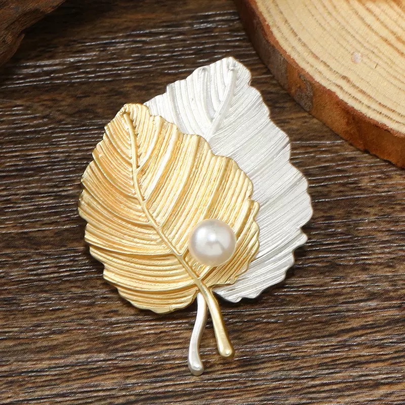 The Labubu cheongsam lapel magnetic clasp brooch is exquisitely designed in zinc alloy and elegantly embellished with traditional clothing detail image 6