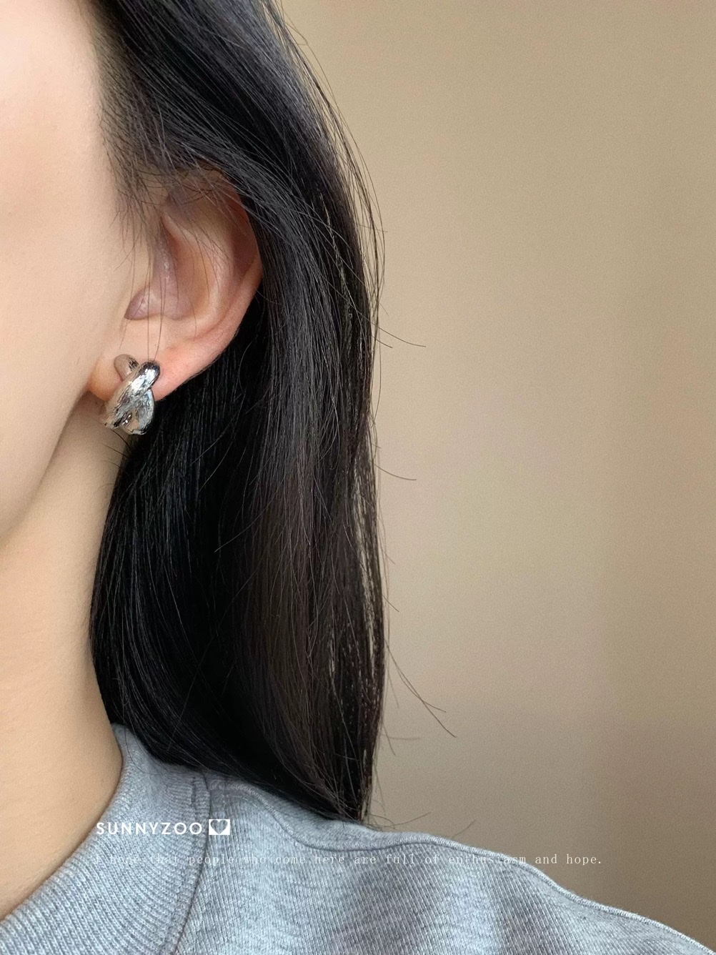 枫谷山丘 交叉肌理宽面拉丝耳扣简约气质重工高级耳饰产品图