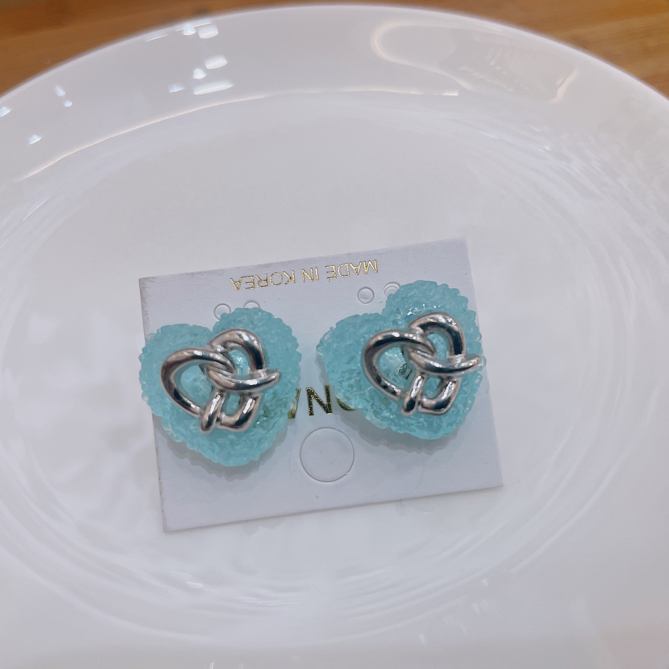 Resin earrings, heart-shaped alkali water knot earrings, fashionable and exquisite earrings, delicate accessories, versatile design Specification image